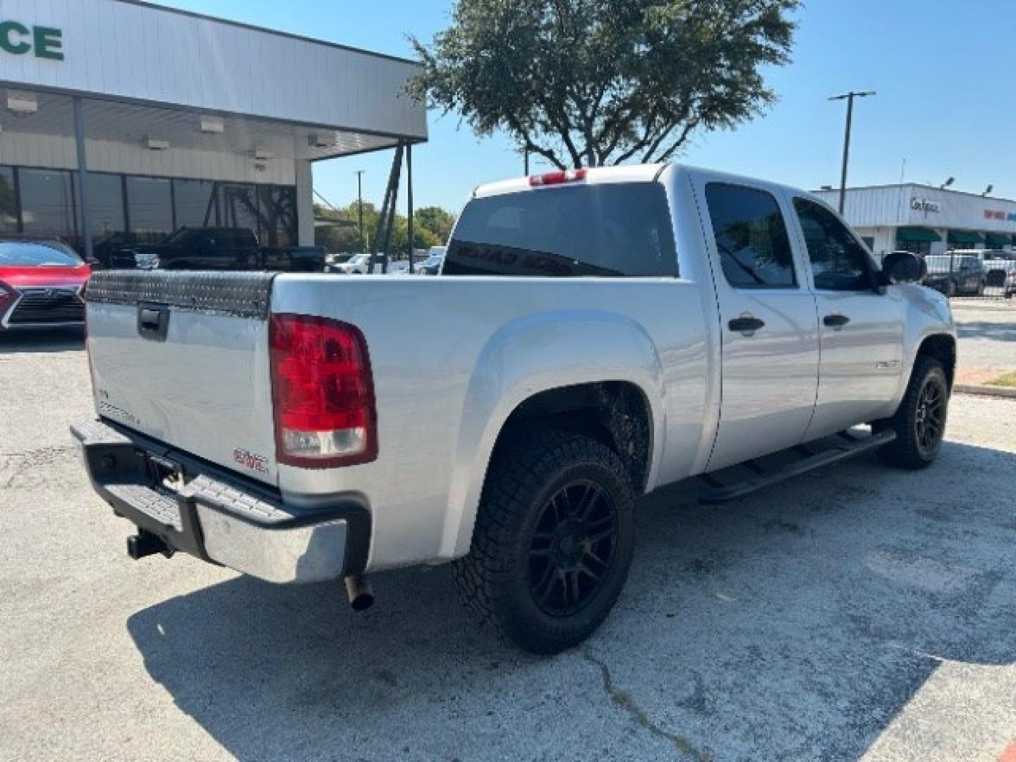 2010 Pure Silver Metallic /Ebony Leather Interior GMC Sierra 1500 SLE Crew Cab 2WD (3GTRCVE0XAG) with an 5.3L V8 OHV 16V FFV engine, 6-Speed Automatic transmission, located at 12182 Garland Rd, Dallas, TX, 75218, (214) 521-2040, 0.000000, 0.000000- Photo#6