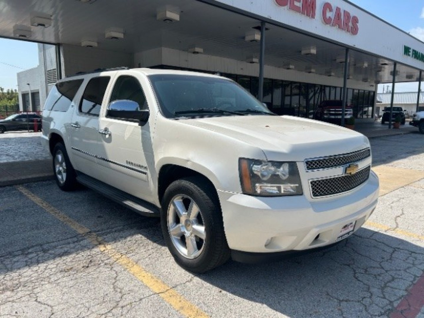 2013 Summit White Chevrolet Suburban LTZ 1500 2WD (1GNSCKE04DR) with an 5.3L V8 OHV 16V FFV engine, 6-Speed Automatic transmission, located at 12182 Garland Rd, Dallas, TX, 75218, (214) 521-2040, 0.000000, 0.000000- Photo#0