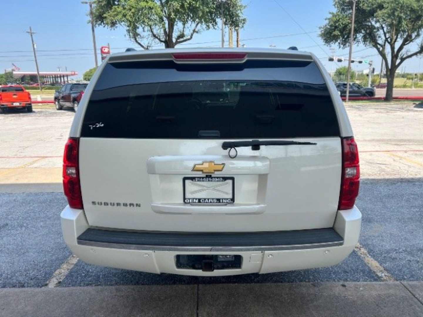 2013 Summit White Chevrolet Suburban LTZ 1500 2WD (1GNSCKE04DR) with an 5.3L V8 OHV 16V FFV engine, 6-Speed Automatic transmission, located at 12182 Garland Rd, Dallas, TX, 75218, (214) 521-2040, 0.000000, 0.000000- Photo#5
