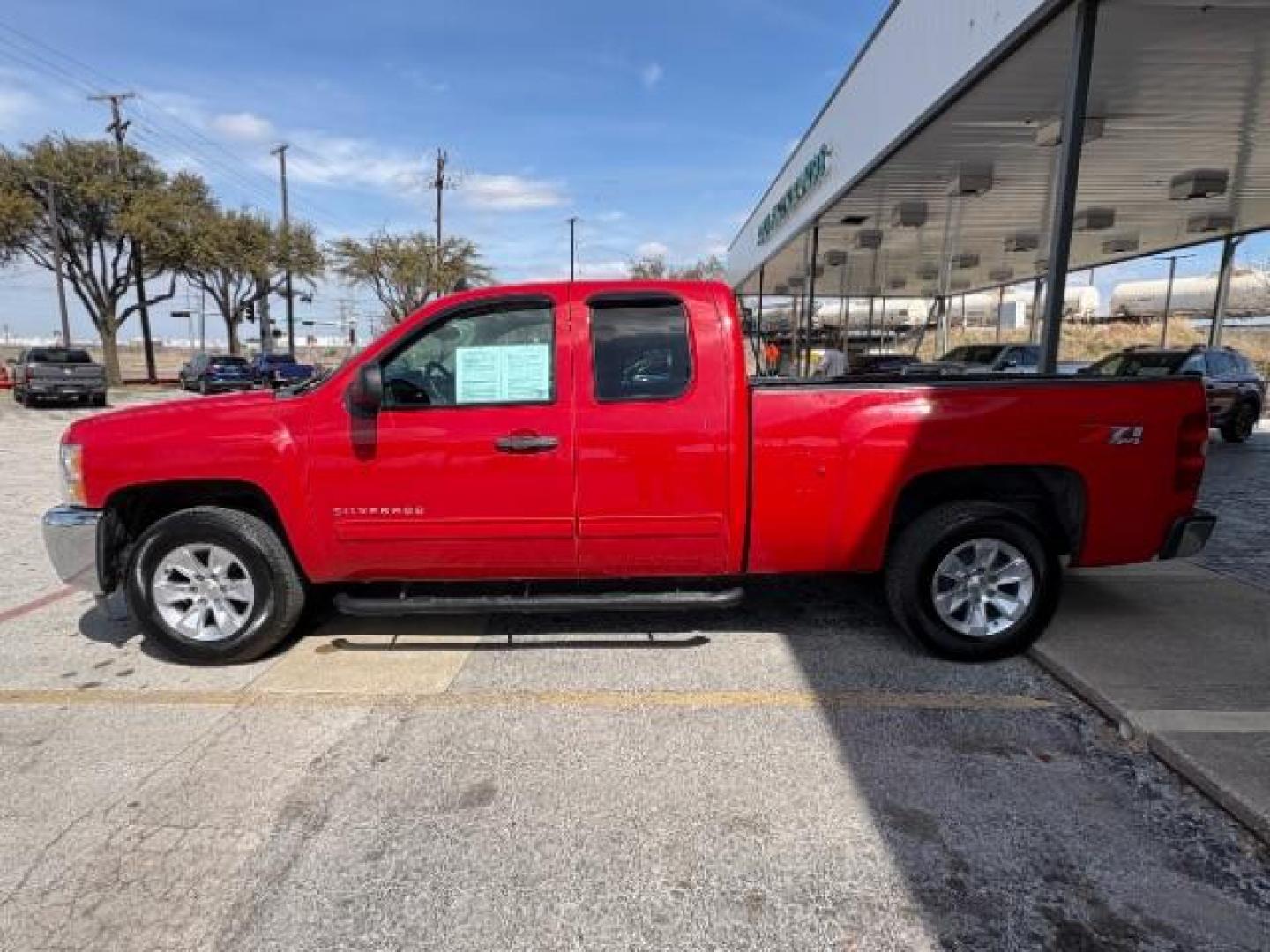 2013 Victory Red /Ebony Cloth Interior Chevrolet Silverado 1500 LT Ext. Cab 4WD (1GCRKSE78DZ) with an 5.3L V8 OHV 16V FFV engine, Automatic transmission, located at 12182 Garland Rd, Dallas, TX, 75218, (214) 521-2040, 0.000000, 0.000000 - Photo#3