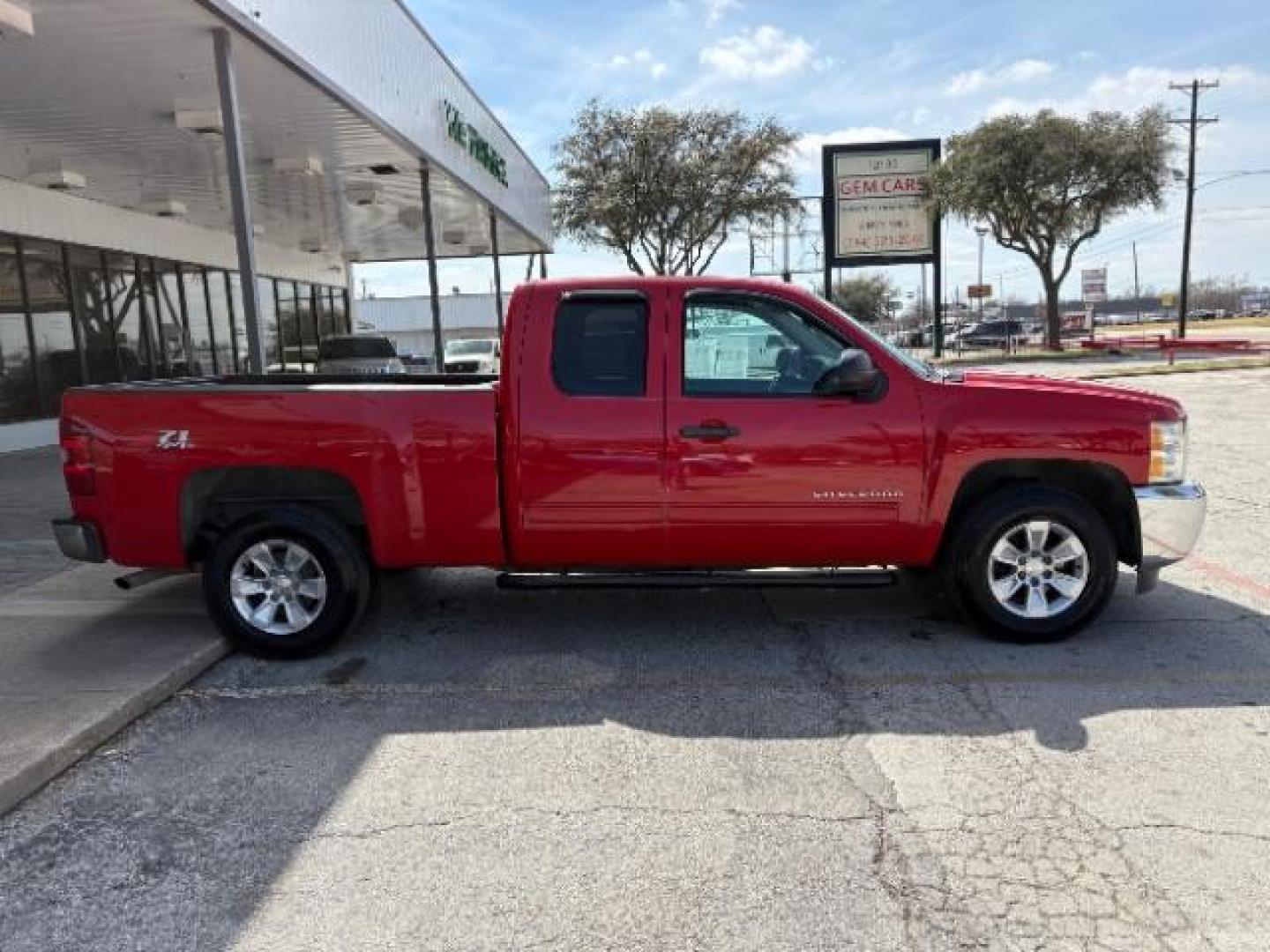 2013 Victory Red /Ebony Cloth Interior Chevrolet Silverado 1500 LT Ext. Cab 4WD (1GCRKSE78DZ) with an 5.3L V8 OHV 16V FFV engine, Automatic transmission, located at 12182 Garland Rd, Dallas, TX, 75218, (214) 521-2040, 0.000000, 0.000000 - Photo#7