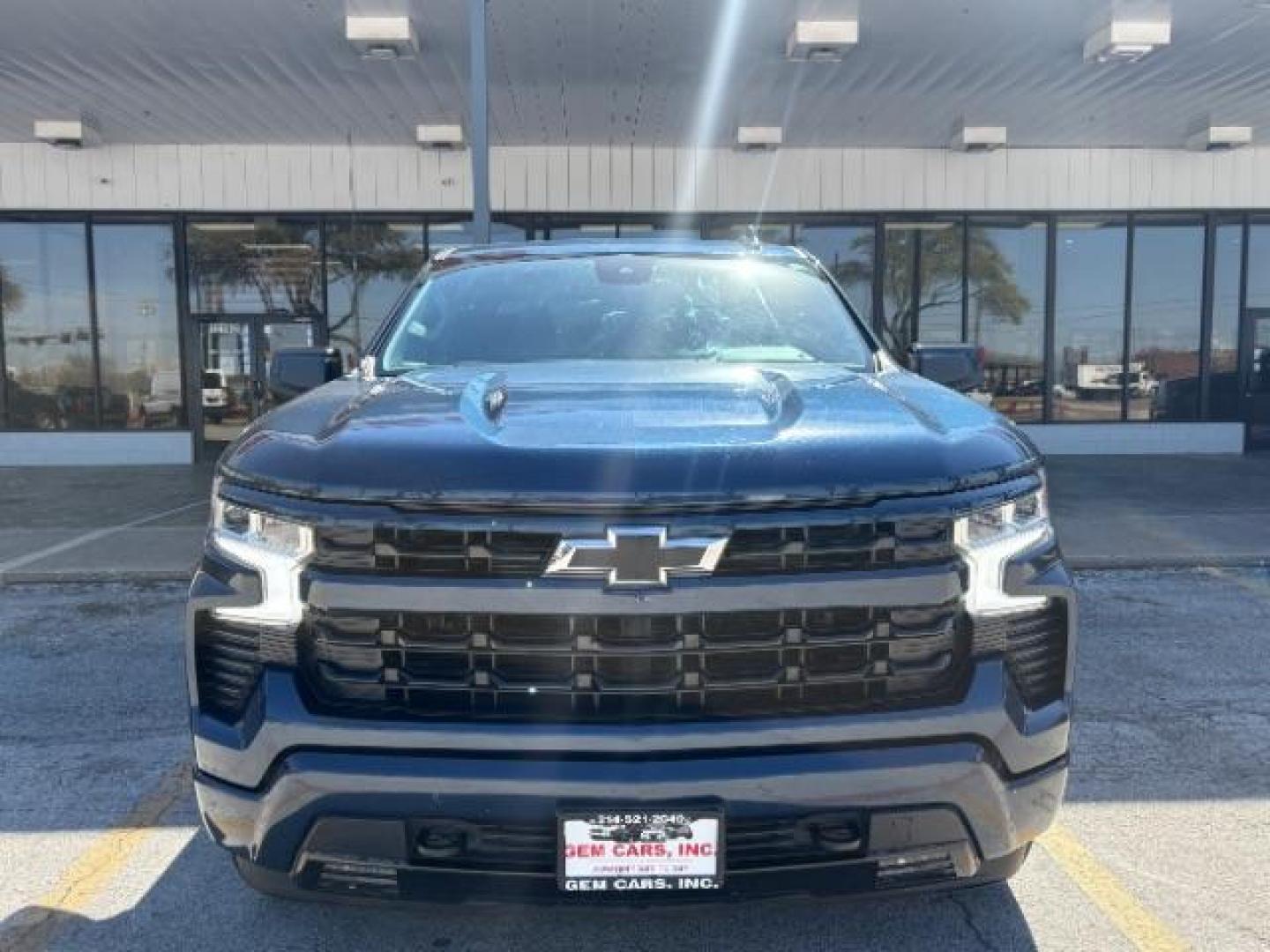 2022 Northsky Blue Metall /Gideon/Very Dark Atm Chevrolet Silverado 1500 RST Crew Cab 4WD (3GCUDEEL7NG) with an 6.2L V8 OHV 16V engine, 6-Speed Automatic transmission, located at 12182 Garland Rd, Dallas, TX, 75218, (214) 521-2040, 0.000000, 0.000000 - Photo#1