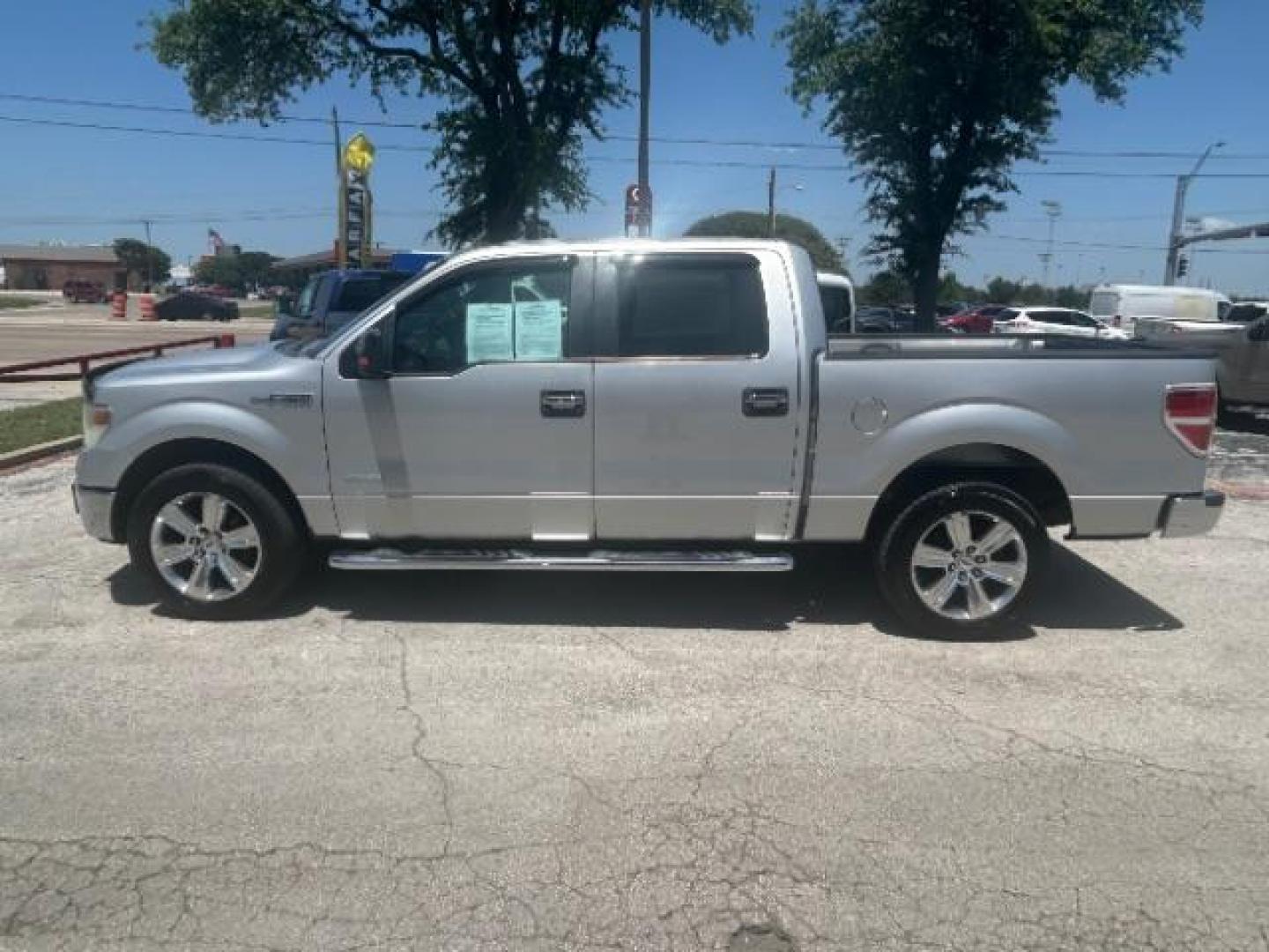 2014 Ingot Silver Metalli Ford F-150 XLT SuperCrew 5.5-ft (1FTFW1CTXEK) with an 3.5L V6 TURBO engine, 6-Speed Automatic transmission, located at 12182 Garland Rd, Dallas, TX, 75218, (214) 521-2040, 0.000000, 0.000000 - Photo#3