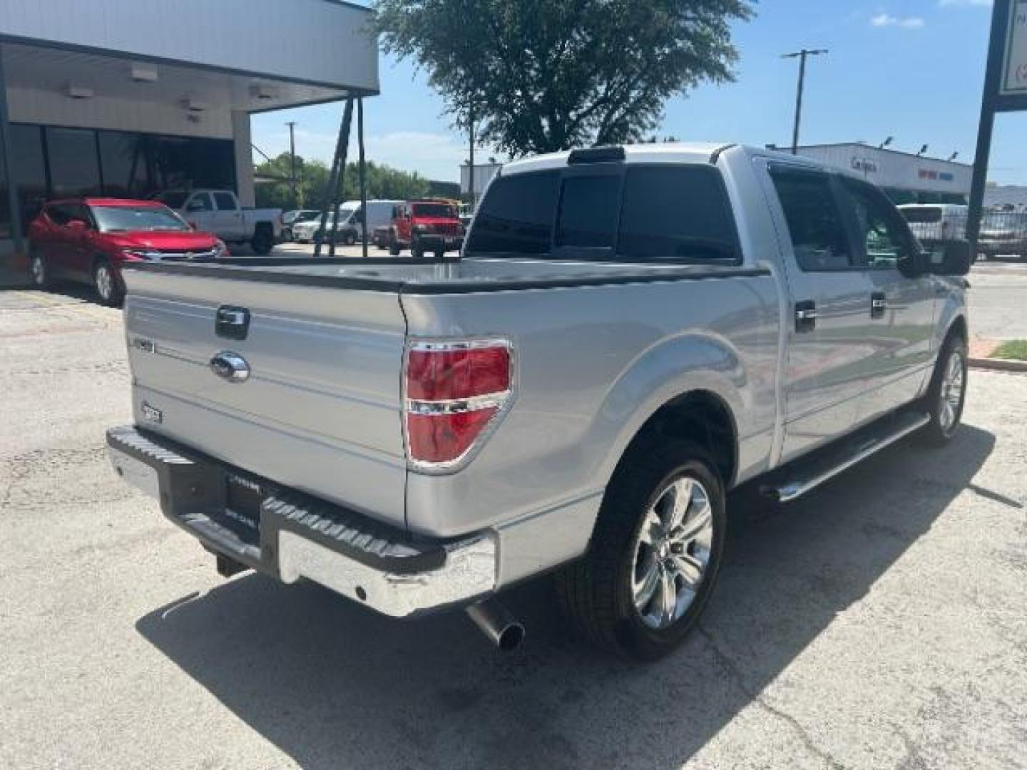2014 Ingot Silver Metalli Ford F-150 XLT SuperCrew 5.5-ft (1FTFW1CTXEK) with an 3.5L V6 TURBO engine, 6-Speed Automatic transmission, located at 12182 Garland Rd, Dallas, TX, 75218, (214) 521-2040, 0.000000, 0.000000 - Photo#6