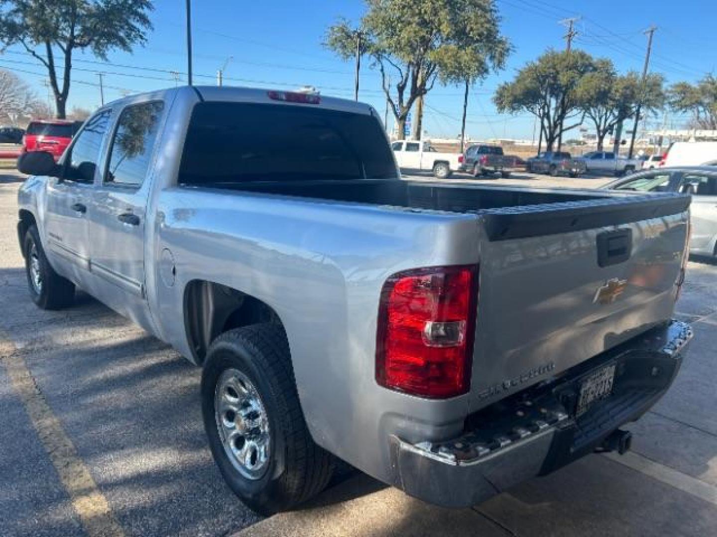 2013 Silver /Ebony Cloth Interior Chevrolet Silverado 1500 LT Crew Cab 2WD (3GCPCSE0XDG) with an 5.3L V8 OHV 16V FFV engine, 6-Speed Automatic transmission, located at 12182 Garland Rd, Dallas, TX, 75218, (214) 521-2040, 0.000000, 0.000000 - Photo#5