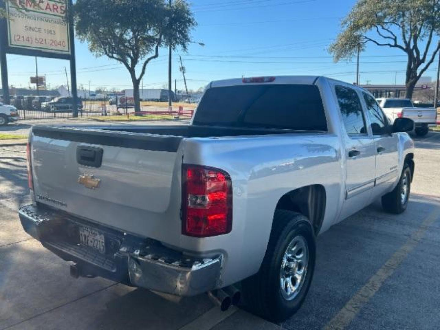 2013 Silver /Ebony Cloth Interior Chevrolet Silverado 1500 LT Crew Cab 2WD (3GCPCSE0XDG) with an 5.3L V8 OHV 16V FFV engine, 6-Speed Automatic transmission, located at 12182 Garland Rd, Dallas, TX, 75218, (214) 521-2040, 0.000000, 0.000000 - Photo#6