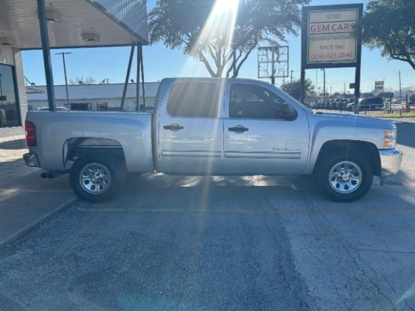 2013 Silver /Ebony Cloth Interior Chevrolet Silverado 1500 LT Crew Cab 2WD (3GCPCSE0XDG) with an 5.3L V8 OHV 16V FFV engine, 6-Speed Automatic transmission, located at 12182 Garland Rd, Dallas, TX, 75218, (214) 521-2040, 0.000000, 0.000000 - Photo#4