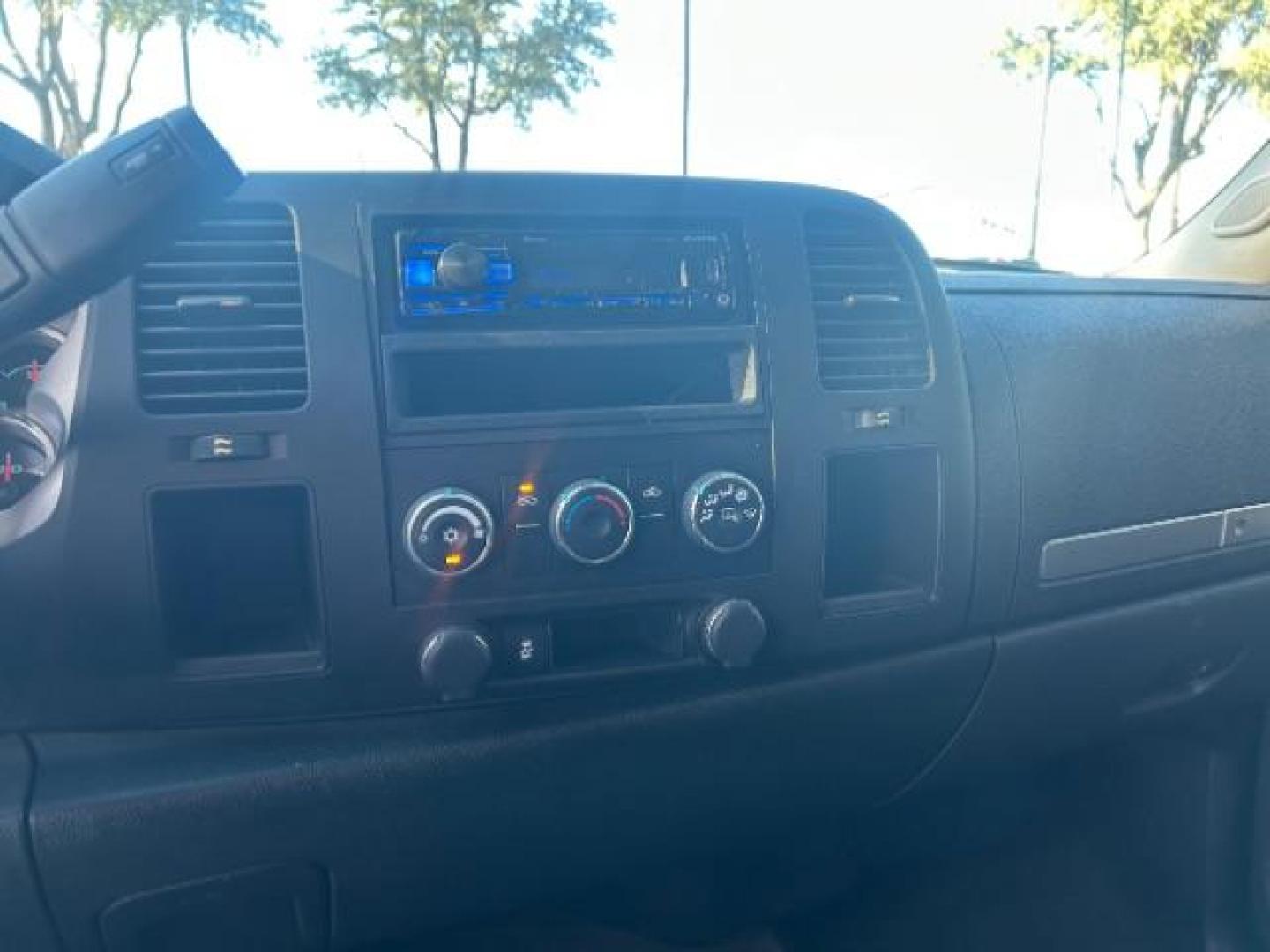 2013 Silver /Ebony Cloth Interior Chevrolet Silverado 1500 LT Crew Cab 2WD (3GCPCSE0XDG) with an 5.3L V8 OHV 16V FFV engine, 6-Speed Automatic transmission, located at 12182 Garland Rd, Dallas, TX, 75218, (214) 521-2040, 0.000000, 0.000000 - Photo#15