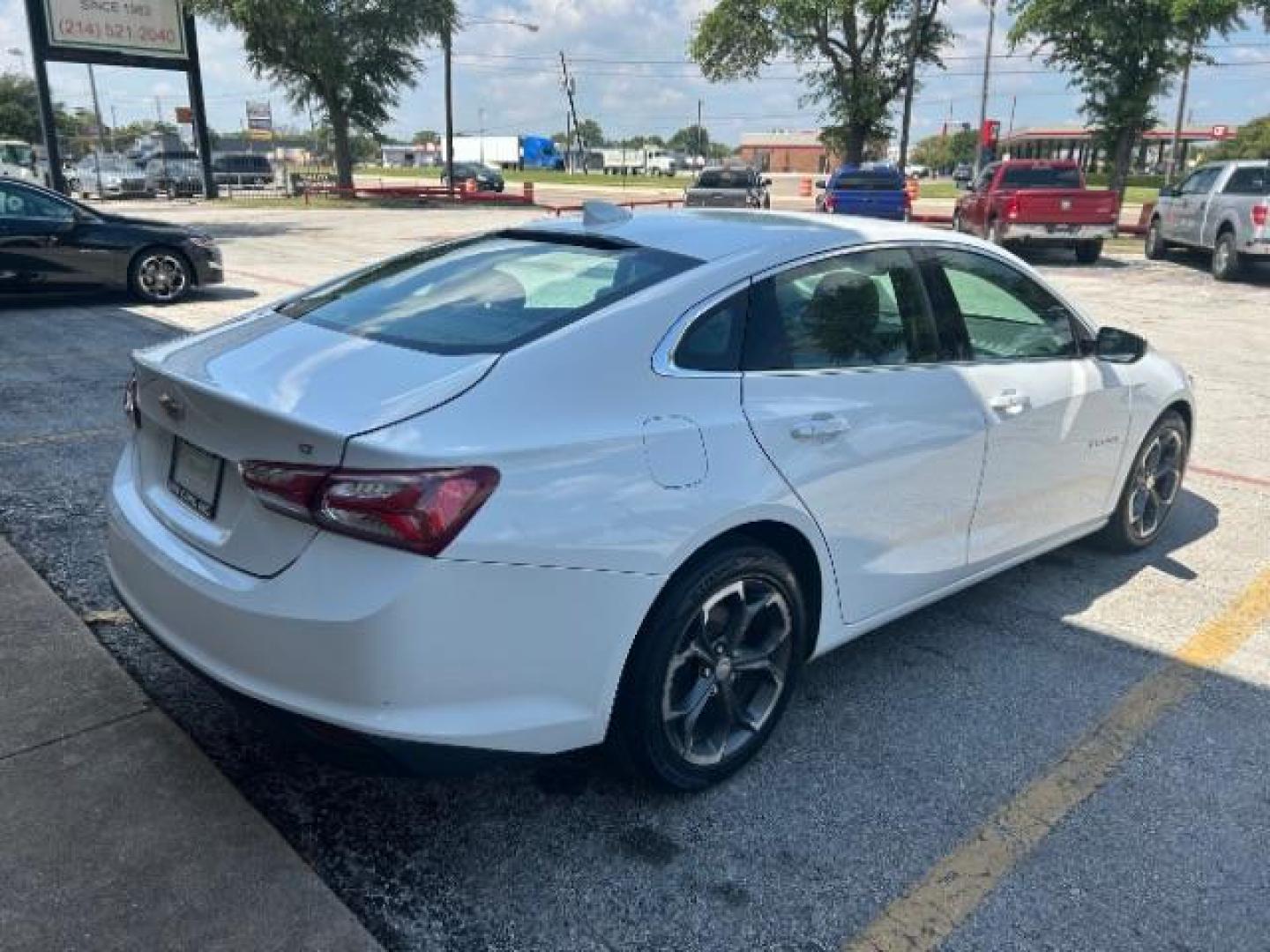 2022 Summit White /Dark Atmosphere/Light Wheat Chevrolet Malibu LT (1G1ZD5ST3NF) with an 1.5L L4 DOHC 16V engine, 6-Speed Automatic transmission, located at 12182 Garland Rd, Dallas, TX, 75218, (214) 521-2040, 0.000000, 0.000000 - Photo#7