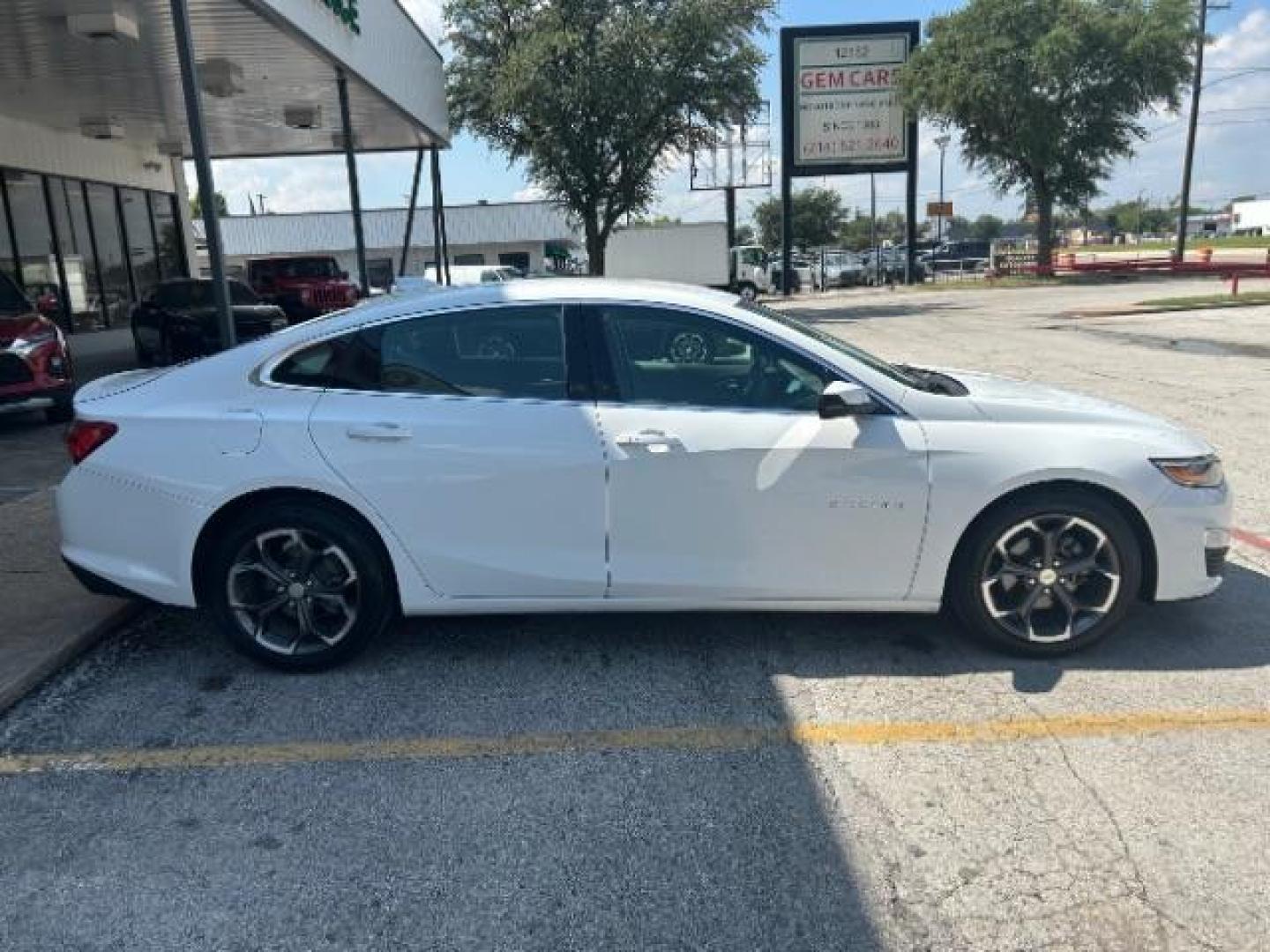 2022 Summit White /Dark Atmosphere/Light Wheat Chevrolet Malibu LT (1G1ZD5ST3NF) with an 1.5L L4 DOHC 16V engine, 6-Speed Automatic transmission, located at 12182 Garland Rd, Dallas, TX, 75218, (214) 521-2040, 0.000000, 0.000000 - Photo#8