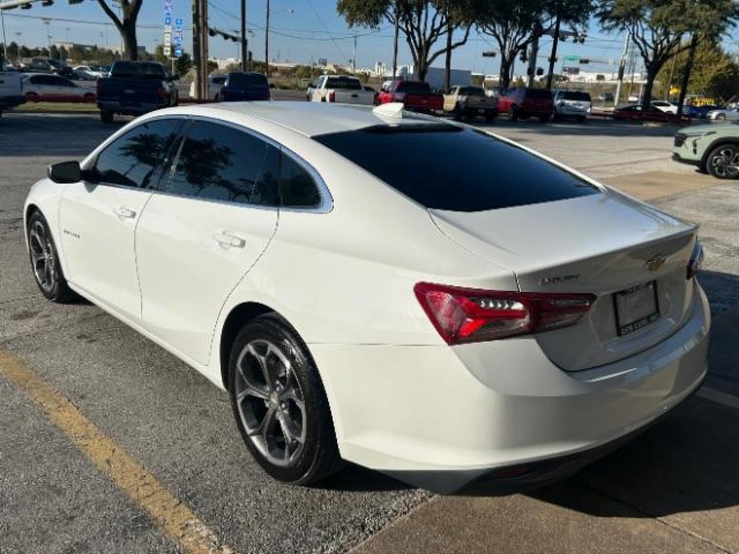 2022 Summit White Chevrolet Malibu LT (1G1ZD5ST3NF) with an 1.5L L4 DOHC 16V engine, 6-Speed Automatic transmission, located at 12182 Garland Rd, Dallas, TX, 75218, (214) 521-2040, 0.000000, 0.000000 - Photo#4