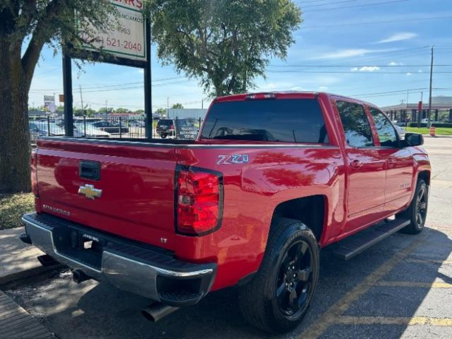 2015 Red Chevrolet Silverado CREW CAB PICKUP 4-DR (3GCUKREC3FG) with an 5.3 engine, Automatic transmission, located at 12182 Garland Rd, Dallas, TX, 75218, (214) 521-2040, 0.000000, 0.000000 - Photo#6