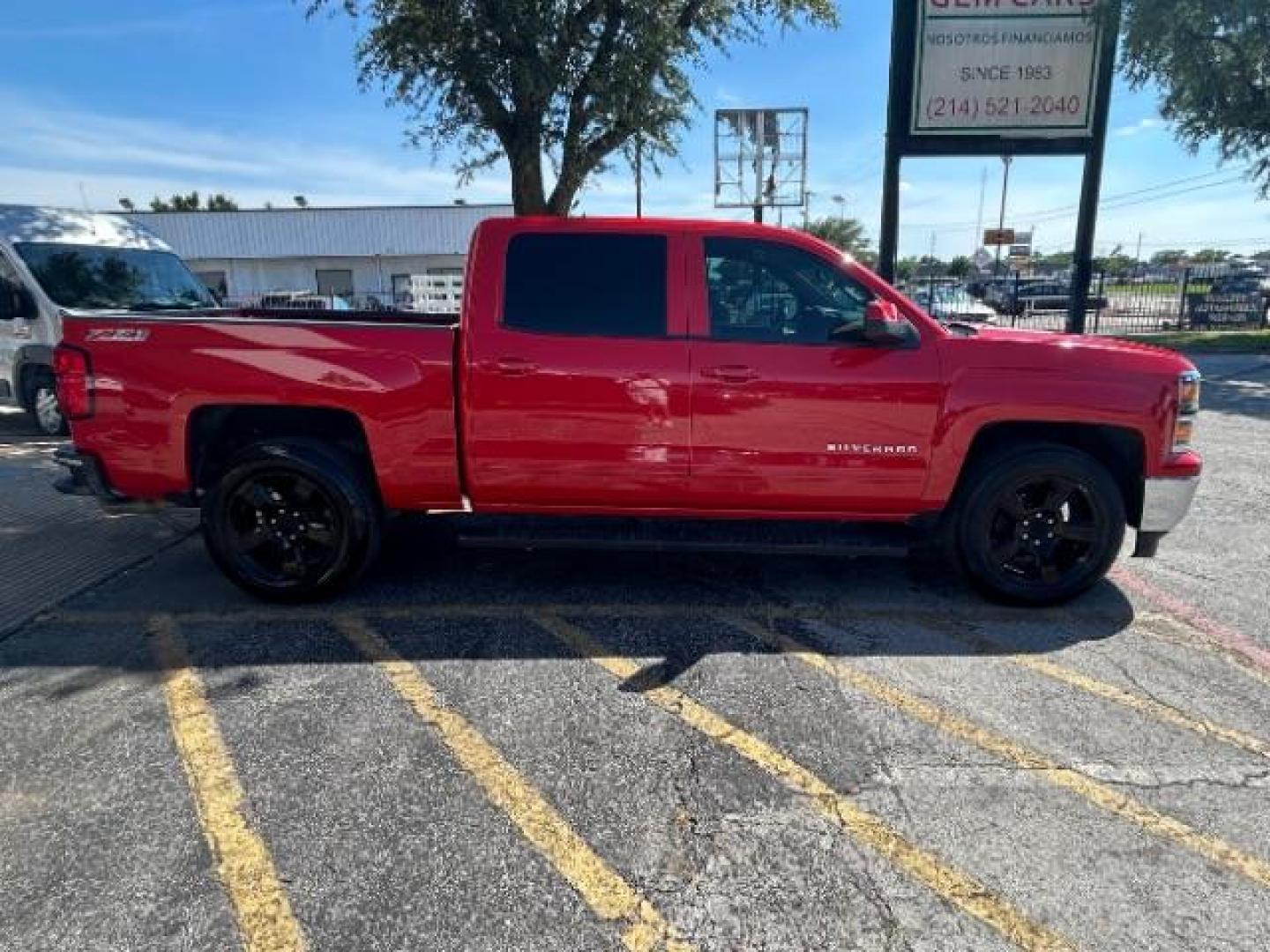 2015 Red Chevrolet Silverado CREW CAB PICKUP 4-DR (3GCUKREC3FG) with an 5.3 engine, Automatic transmission, located at 12182 Garland Rd, Dallas, TX, 75218, (214) 521-2040, 0.000000, 0.000000 - Photo#7