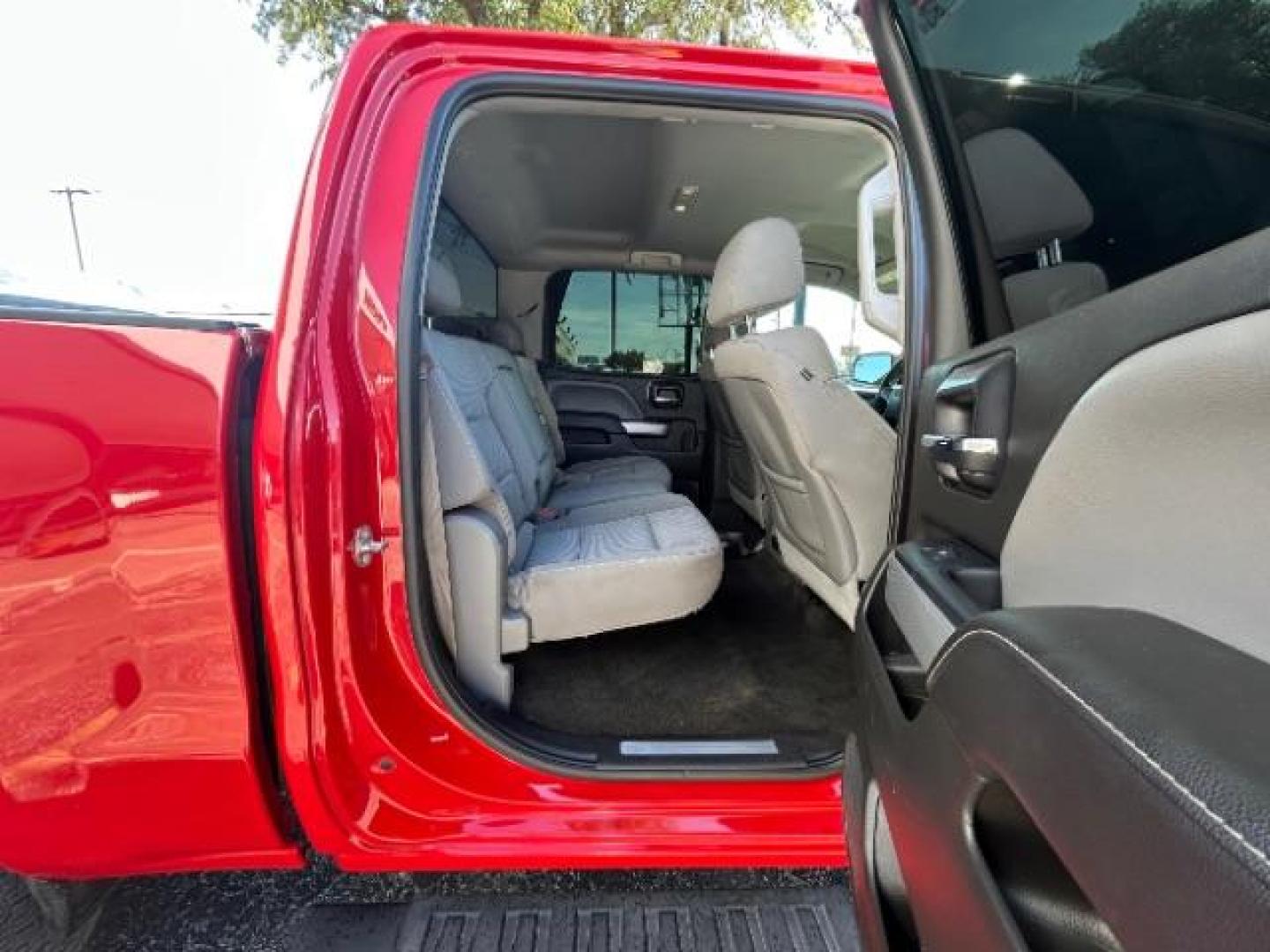 2015 Red Chevrolet Silverado CREW CAB PICKUP 4-DR (3GCUKREC3FG) with an 5.3 engine, Automatic transmission, located at 12182 Garland Rd, Dallas, TX, 75218, (214) 521-2040, 0.000000, 0.000000 - Photo#9