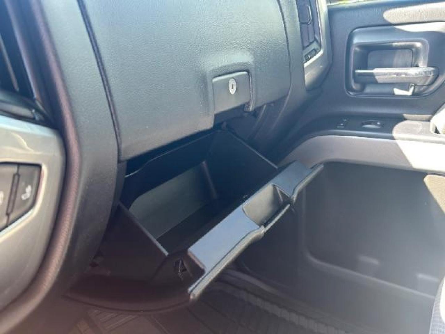 2015 Red Chevrolet Silverado CREW CAB PICKUP 4-DR (3GCUKREC3FG) with an 5.3 engine, Automatic transmission, located at 12182 Garland Rd, Dallas, TX, 75218, (214) 521-2040, 0.000000, 0.000000 - Photo#14