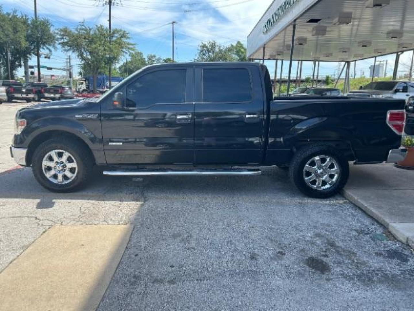 2014 Tuxedo Black Metalli /Steel Gray Ford F-150 XLT (1FTFW1CT3EF) with an 3.7L V-6 DOHC engine, Automatic transmission, located at 12182 Garland Rd, Dallas, TX, 75218, (214) 521-2040, 0.000000, 0.000000 - Photo#3