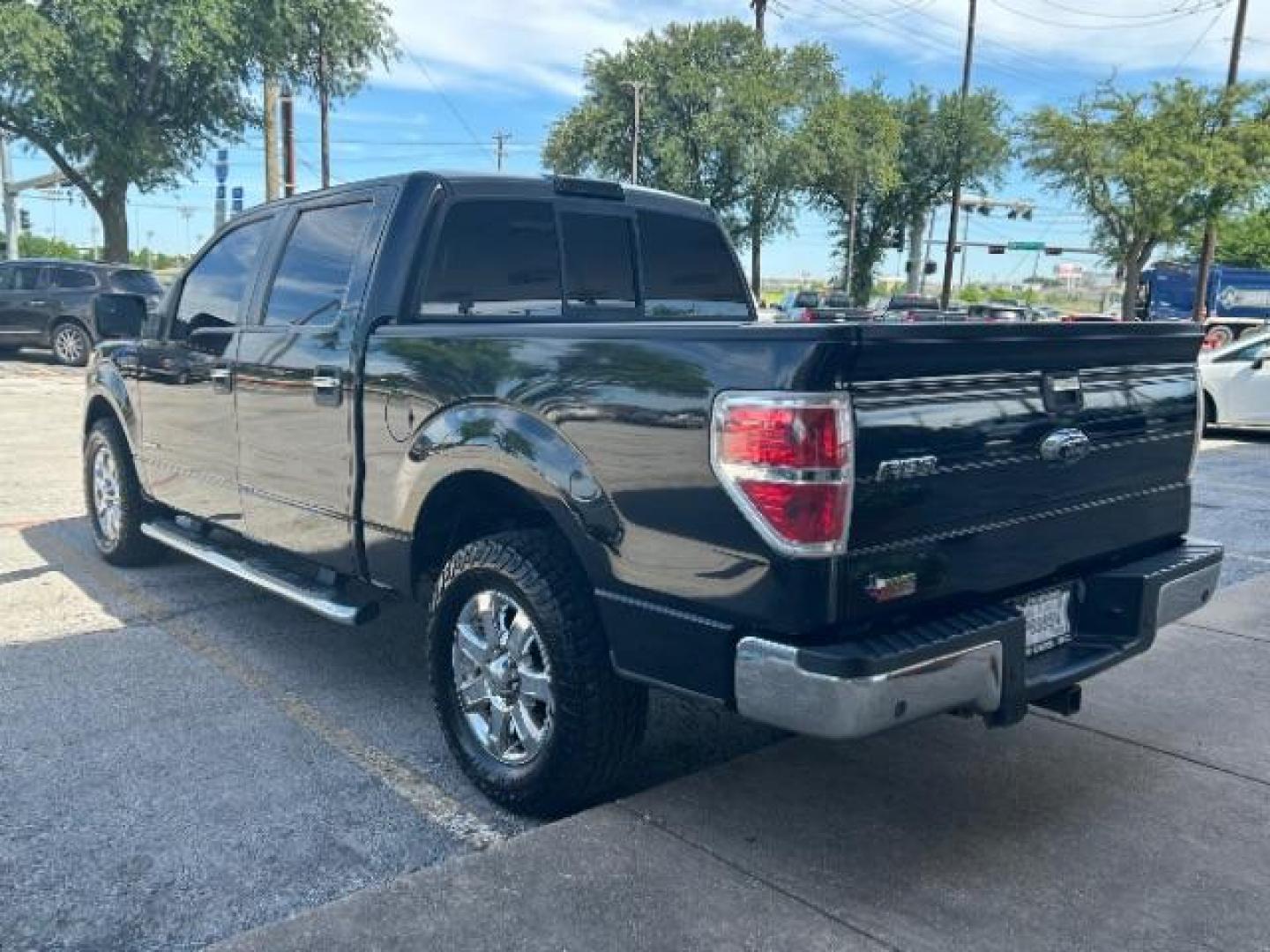 2014 Tuxedo Black Metalli /Steel Gray Ford F-150 XLT (1FTFW1CT3EF) with an 3.7L V-6 DOHC engine, Automatic transmission, located at 12182 Garland Rd, Dallas, TX, 75218, (214) 521-2040, 0.000000, 0.000000 - Photo#4