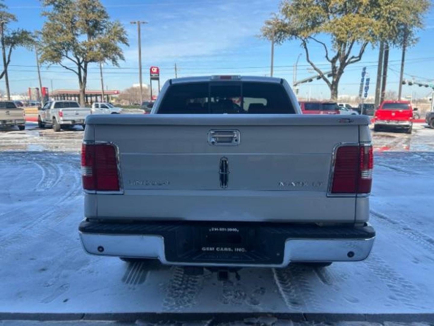 2008 Silver /Black Leather Trim w Lincoln Mark LT LT (5LTPW16578F) with an 5.4L V8 F SOHC 3V engine, Automatic transmission, located at 12182 Garland Rd, Dallas, TX, 75218, (214) 521-2040, 0.000000, 0.000000 - Photo#5