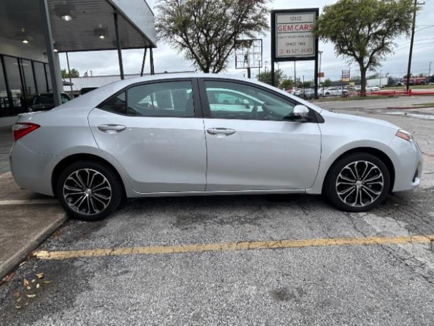 2015 Classic Silver Metallic Toyota Corolla S (5YFBURHE9FP) with an 1.8L I-4 DOHC engine, located at 12182 Garland Rd, Dallas, TX, 75218, (214) 521-2040, 0.000000, 0.000000 - Photo#9