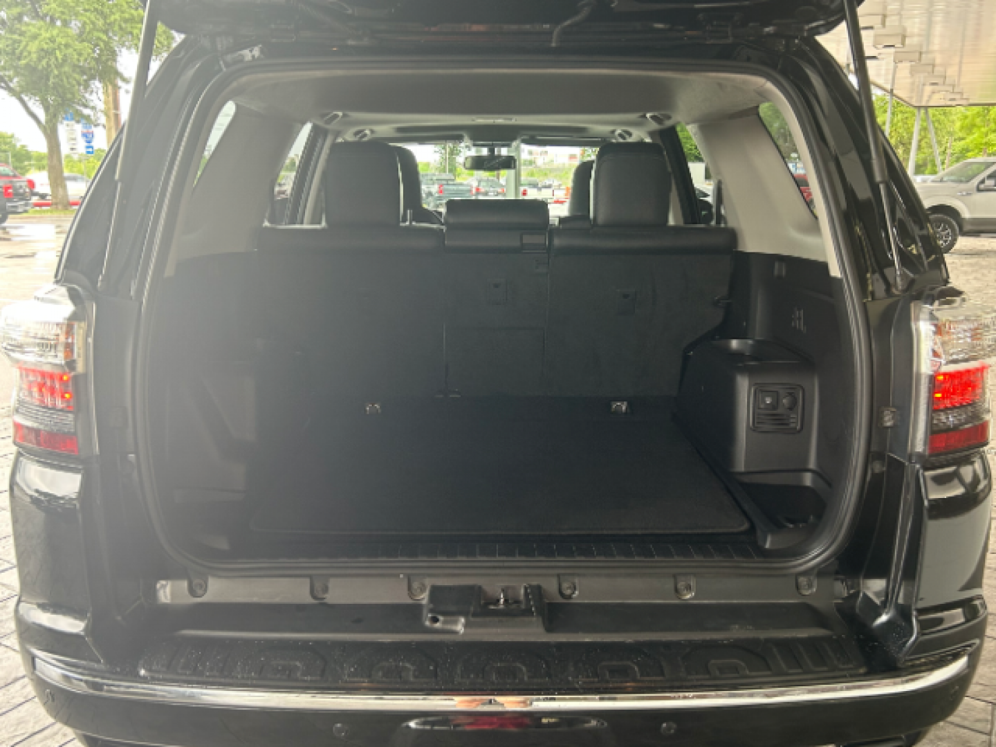 2014 Black Toyota 4Runner SR5 | Limited | SR5 Premium (JTEZU5JR5E5) with an 4L V-6 DOHC engine, located at 12182 Garland Rd, Dallas, TX, 75218, (214) 521-2040, 0.000000, 0.000000 - Photo#6