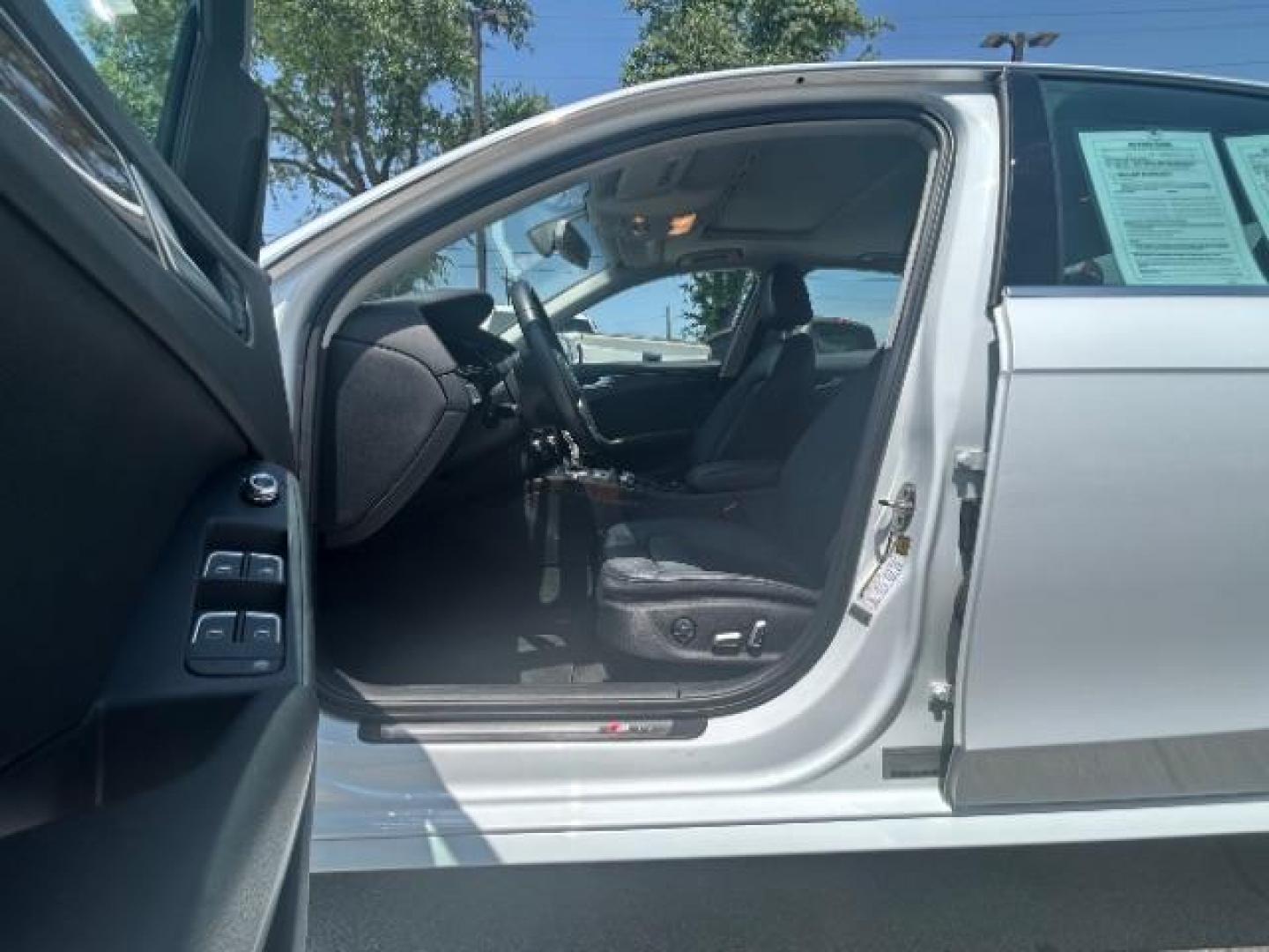 2015 Ibis White /Black Leather Seats Audi A4 2.0T Premium (WAUBFAFLXFN) with an 2L I-4 gasoline direct injection engine, Automatic transmission, located at 12182 Garland Rd, Dallas, TX, 75218, (214) 521-2040, 0.000000, 0.000000 - Photo#28