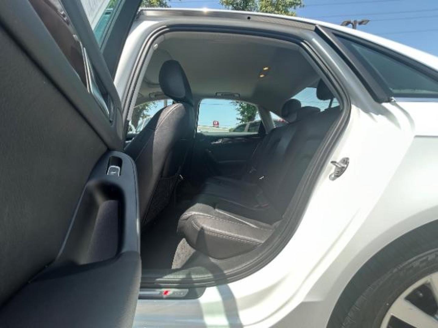2015 Ibis White /Black Leather Seats Audi A4 2.0T Premium (WAUBFAFLXFN) with an 2L I-4 gasoline direct injection engine, Automatic transmission, located at 12182 Garland Rd, Dallas, TX, 75218, (214) 521-2040, 0.000000, 0.000000 - Photo#29