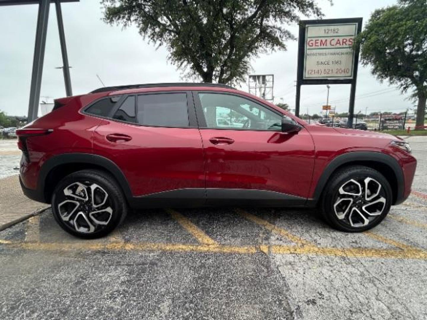 2024 Crimson Metallic /Jet Black w/Red Accents Chevrolet Trax FWD 2RS (KL77LJE22RC) with an 1.2L I-3 gasoline direct injection engine, 6-SPD AUTOMATIC transmission, located at 12182 Garland Rd, Dallas, TX, 75218, (214) 521-2040, 0.000000, 0.000000 - Photo#8