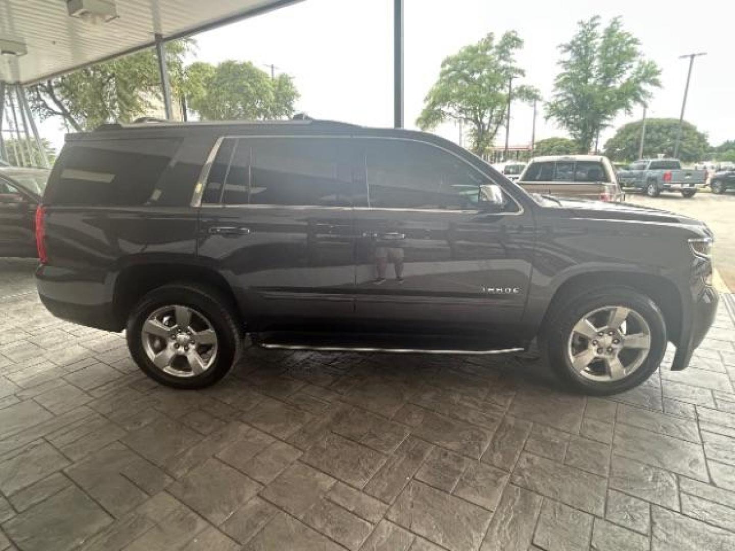 2018 Tungsten Metallic /Jet Black Chevrolet Tahoe Premier (1GNSCCKC2JR) with an EcoTec3 5.3L V-8 gasoline direct injection engine, Automatic transmission, located at 12182 Garland Rd, Dallas, TX, 75218, (214) 521-2040, 0.000000, 0.000000 - Photo#8