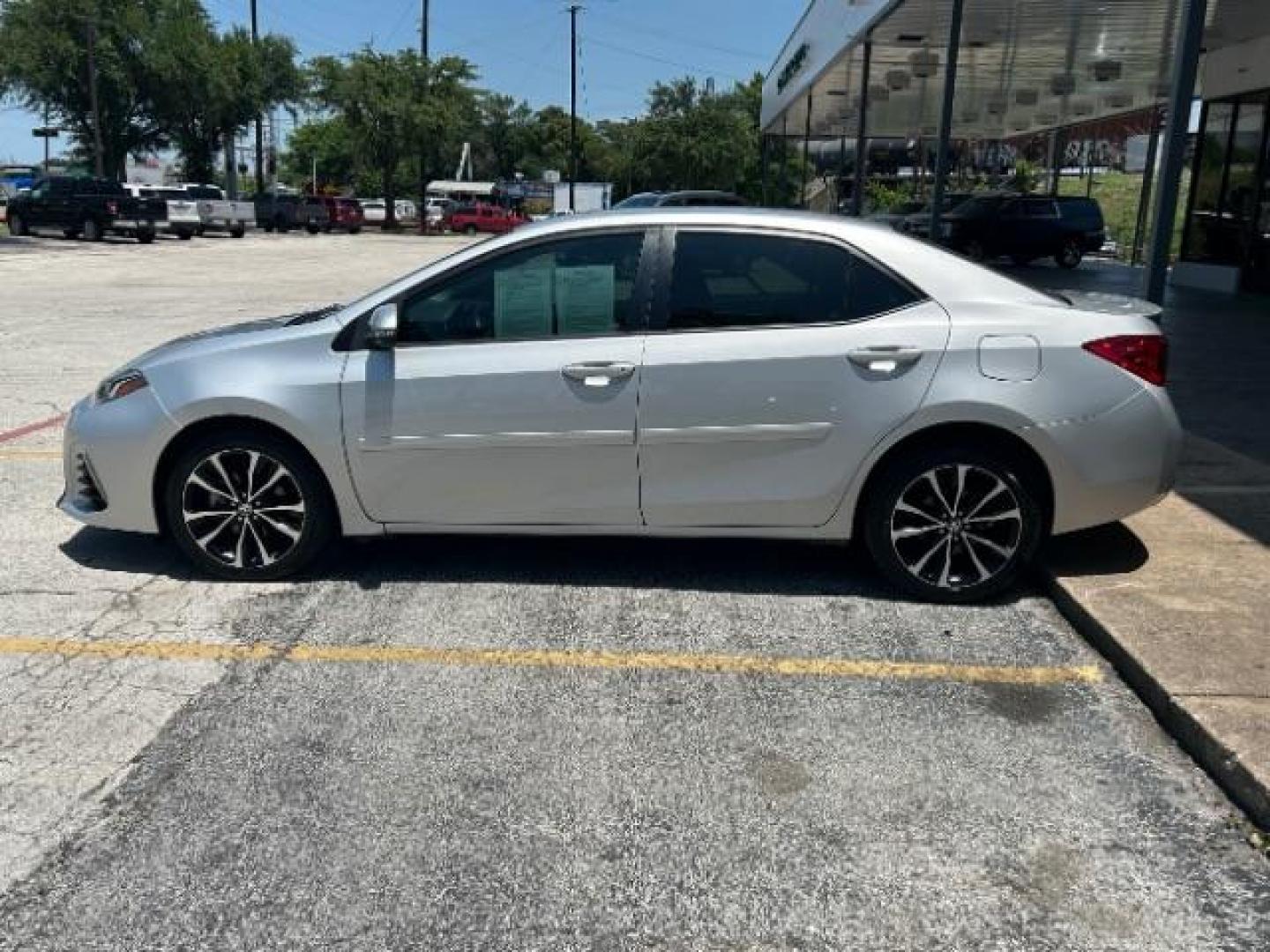 2017 Classic Silver Metallic Toyota Corolla SE (2T1BURHE8HC) with an 1.8L I-4 DOHC engine, located at 12182 Garland Rd, Dallas, TX, 75218, (214) 521-2040, 0.000000, 0.000000 - Photo#2