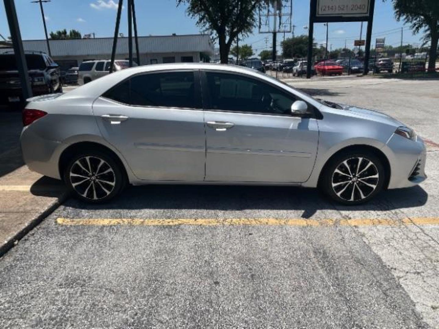 2017 Classic Silver Metallic Toyota Corolla SE (2T1BURHE8HC) with an 1.8L I-4 DOHC engine, located at 12182 Garland Rd, Dallas, TX, 75218, (214) 521-2040, 0.000000, 0.000000 - Photo#8