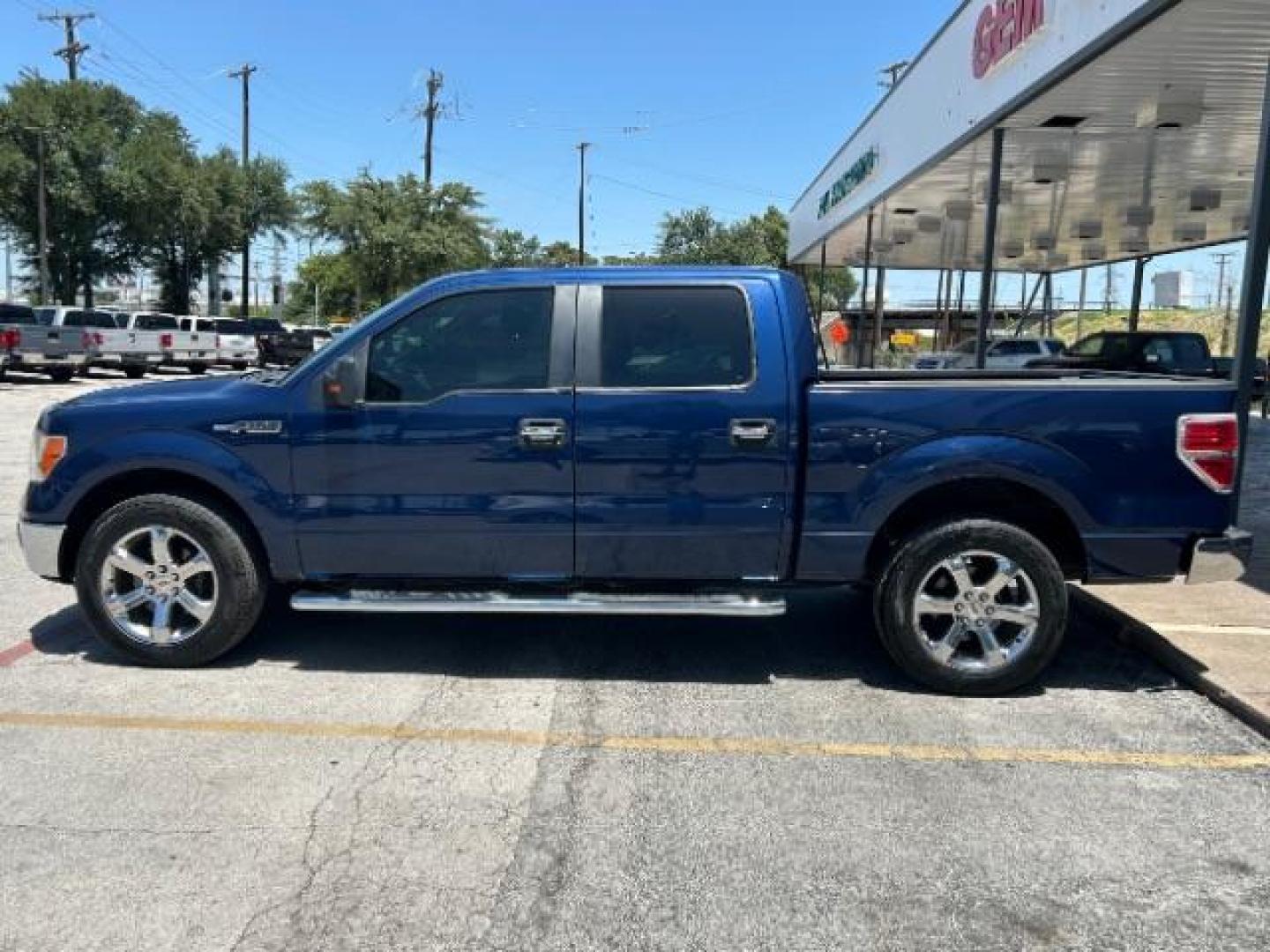 2012 Dark Blue Pearl Metallic Ford F-150 XLT SuperCrew 5.5-ft. Bed 2WD (1FTFW1CF6CF) with an 5.0L V8 engine, 6-Speed Automatic transmission, located at 12182 Garland Rd, Dallas, TX, 75218, (214) 521-2040, 0.000000, 0.000000 - Photo#3