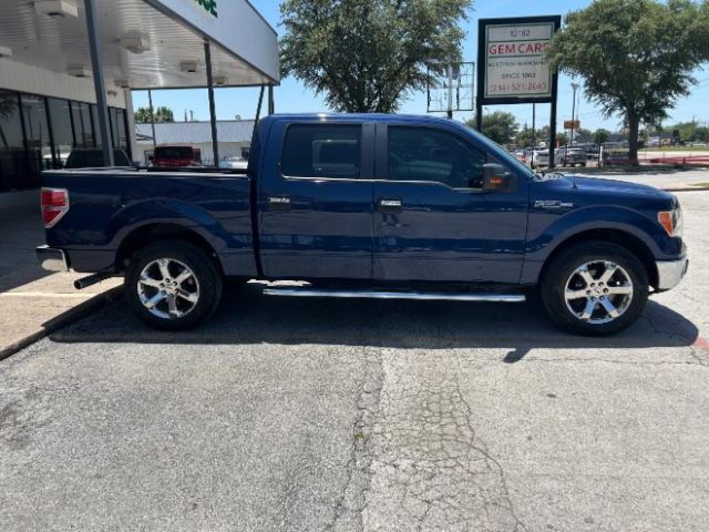 2012 Dark Blue Pearl Metallic Ford F-150 XLT SuperCrew 5.5-ft. Bed 2WD (1FTFW1CF6CF) with an 5.0L V8 engine, 6-Speed Automatic transmission, located at 12182 Garland Rd, Dallas, TX, 75218, (214) 521-2040, 0.000000, 0.000000 - Photo#7