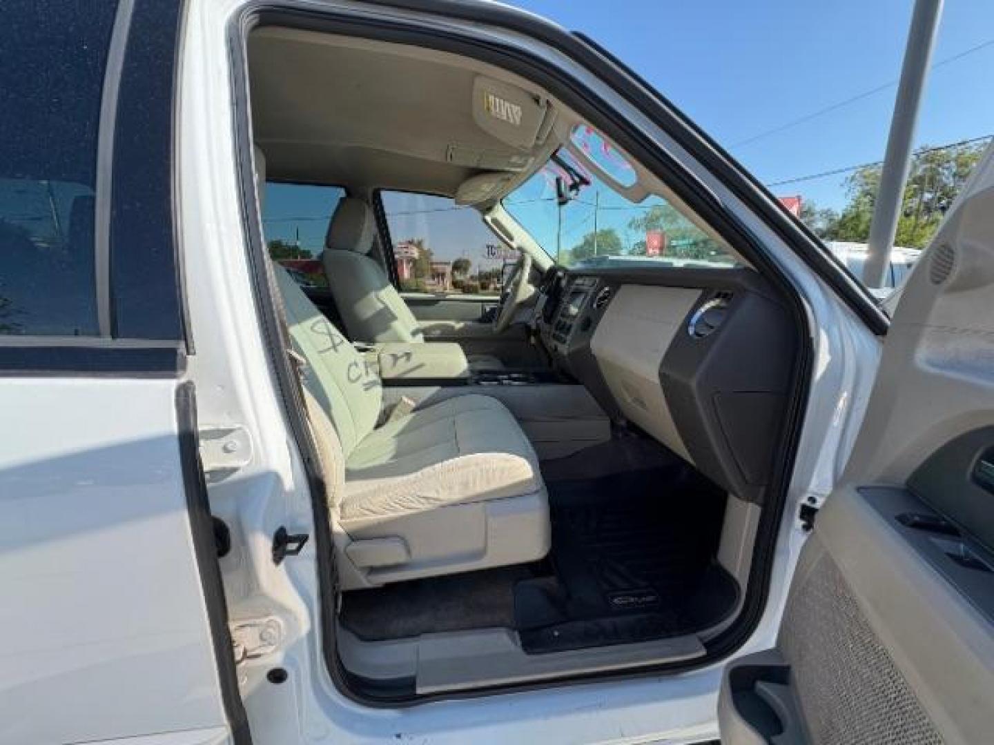 2009 Oxford White Clearcoat /Camel Ford Expedition XLT (1FMFU155X9L) with an Triton 5.4L V-8 variable valve control engine, Automatic transmission, located at 12182 Garland Rd, Dallas, TX, 75218, (214) 521-2040, 0.000000, 0.000000 - Photo#6