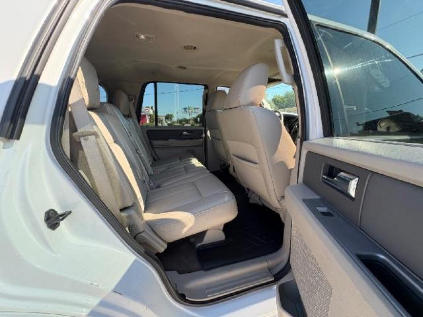 2009 Oxford White Clearcoat /Camel Ford Expedition XLT (1FMFU155X9L) with an Triton 5.4L V-8 variable valve control engine, Automatic transmission, located at 12182 Garland Rd, Dallas, TX, 75218, (214) 521-2040, 0.000000, 0.000000 - Photo#11