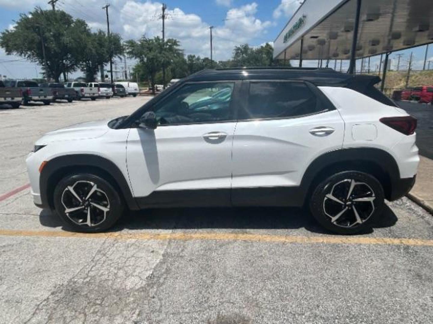 2021 Summit White Chevrolet Trailblazer FWD RS (KL79MTSL6MB) with an ECOTEC 1.3L I-3 gasoline direct injection engine, located at 12182 Garland Rd, Dallas, TX, 75218, (214) 521-2040, 0.000000, 0.000000 - Photo#3