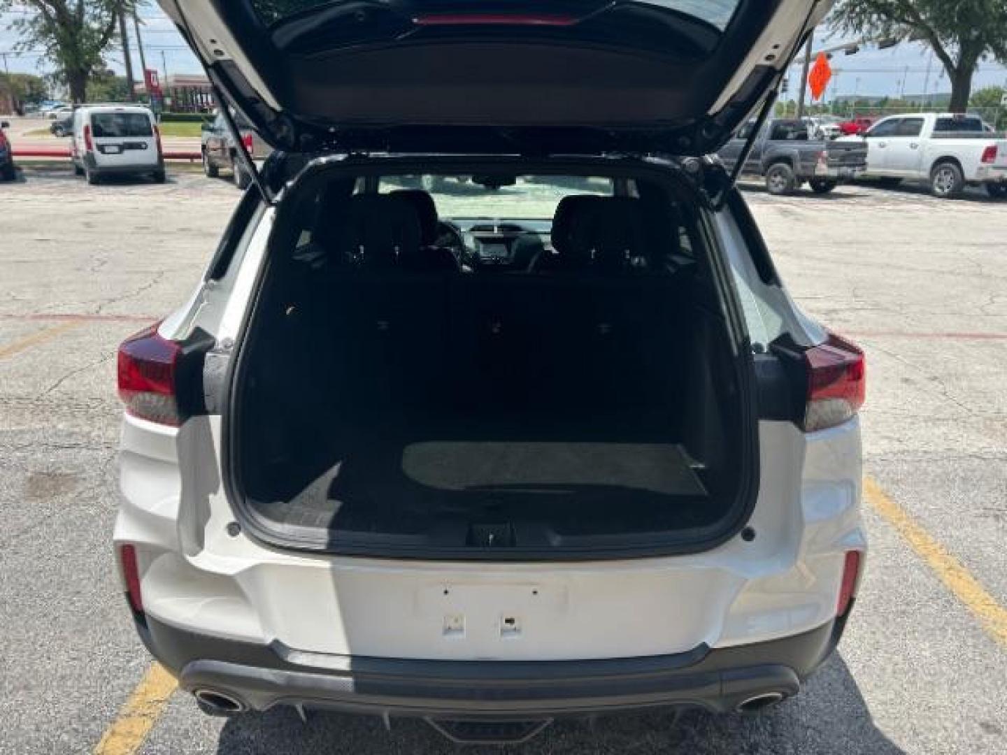 2021 Summit White Chevrolet Trailblazer FWD RS (KL79MTSL6MB) with an ECOTEC 1.3L I-3 gasoline direct injection engine, located at 12182 Garland Rd, Dallas, TX, 75218, (214) 521-2040, 0.000000, 0.000000 - Photo#6