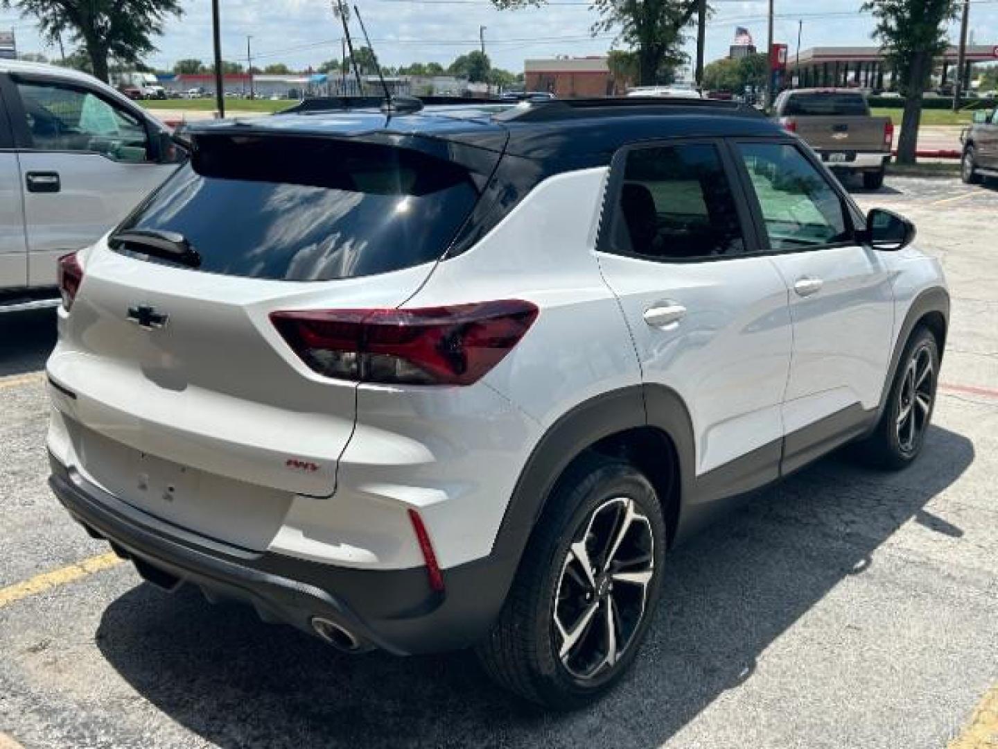 2021 Summit White Chevrolet Trailblazer FWD RS (KL79MTSL6MB) with an ECOTEC 1.3L I-3 gasoline direct injection engine, located at 12182 Garland Rd, Dallas, TX, 75218, (214) 521-2040, 0.000000, 0.000000 - Photo#7