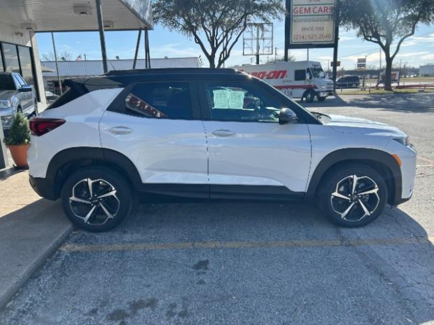 2021 Summit White Chevrolet Trailblazer FWD RS (KL79MTSL6MB) with an ECOTEC 1.3L I-3 gaso engine, Automatic transmission, located at 12182 Garland Rd, Dallas, TX, 75218, (214) 521-2040, 0.000000, 0.000000 - Photo#8