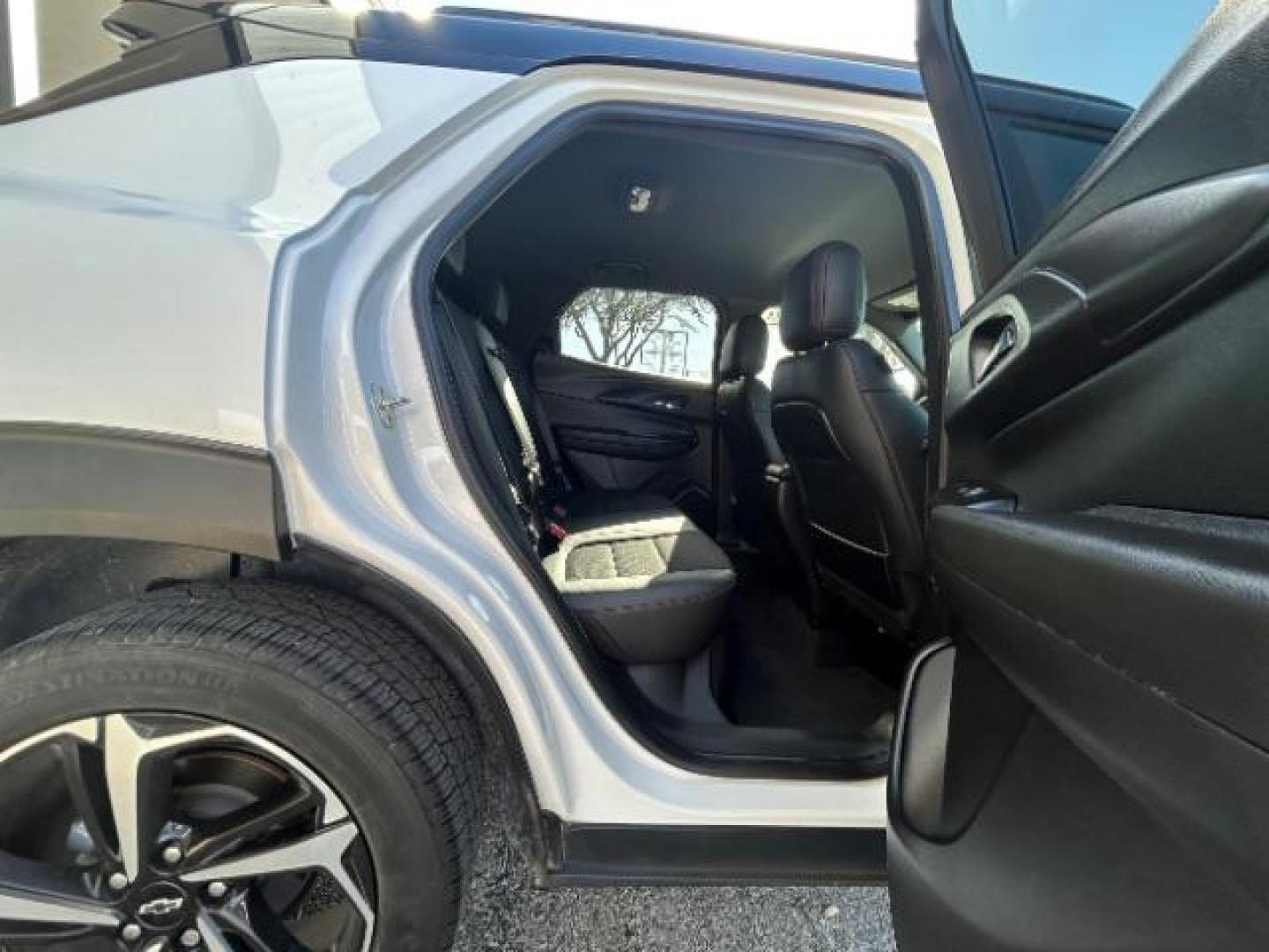 2021 Summit White Chevrolet Trailblazer FWD RS (KL79MTSL6MB) with an ECOTEC 1.3L I-3 gaso engine, Automatic transmission, located at 12182 Garland Rd, Dallas, TX, 75218, (214) 521-2040, 0.000000, 0.000000 - Photo#10