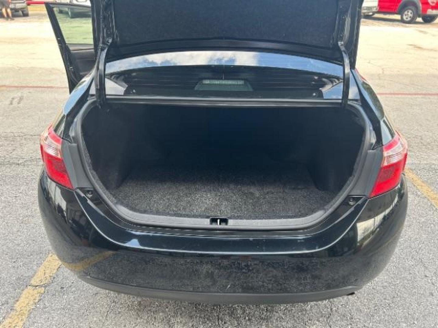 2019 Black Sand Pearl Toyota Corolla LE (5YFBURHE0KP) with an 1.8L I-4 DOHC engine, located at 12182 Garland Rd, Dallas, TX, 75218, (214) 521-2040, 0.000000, 0.000000 - Photo#6