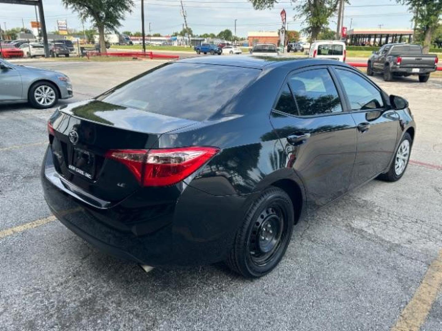 2019 Black Sand Pearl Toyota Corolla LE (5YFBURHE0KP) with an 1.8L I-4 DOHC engine, located at 12182 Garland Rd, Dallas, TX, 75218, (214) 521-2040, 0.000000, 0.000000 - Photo#7