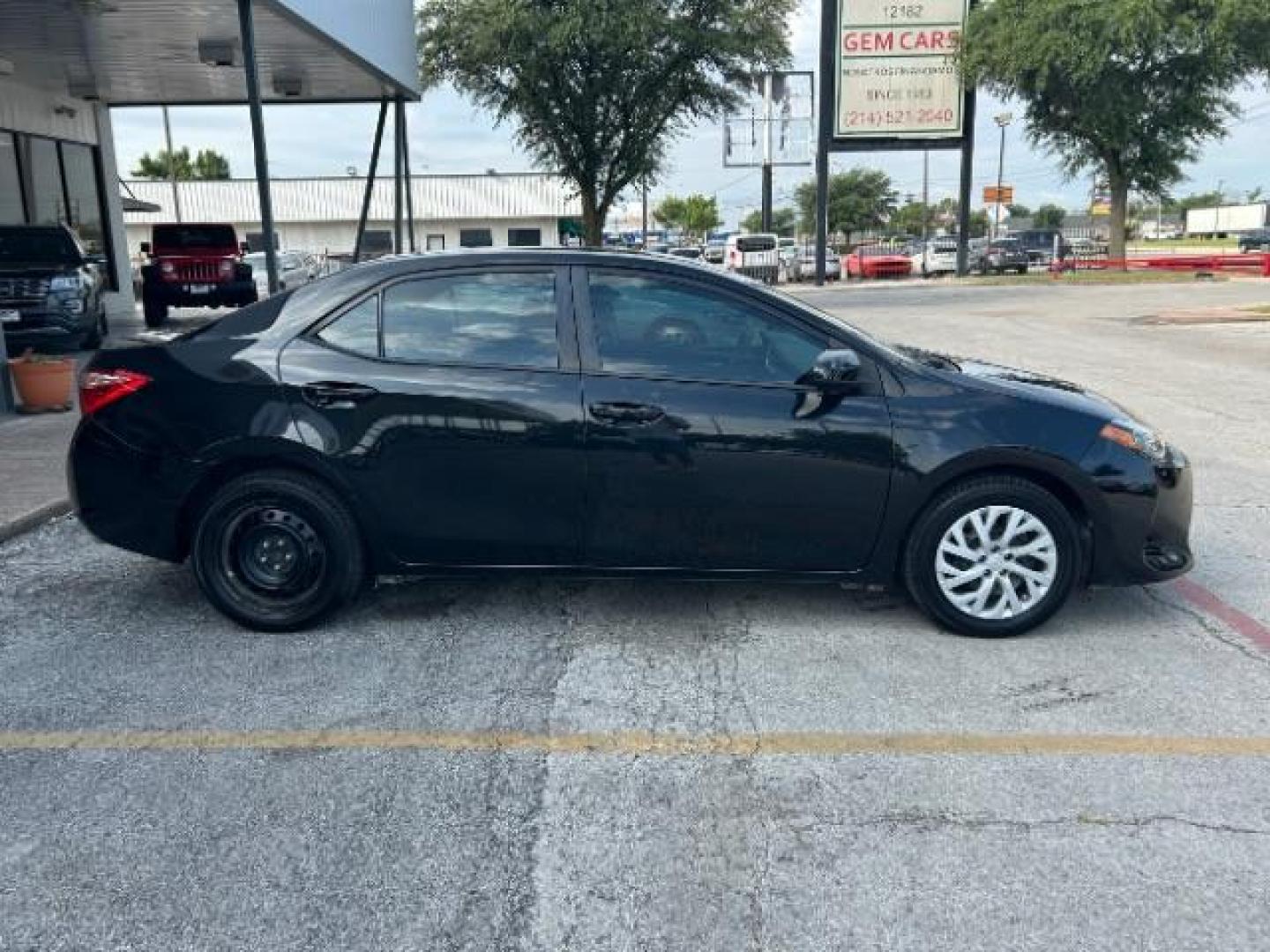 2019 Black Sand Pearl Toyota Corolla LE (5YFBURHE0KP) with an 1.8L I-4 DOHC engine, located at 12182 Garland Rd, Dallas, TX, 75218, (214) 521-2040, 0.000000, 0.000000 - Photo#8