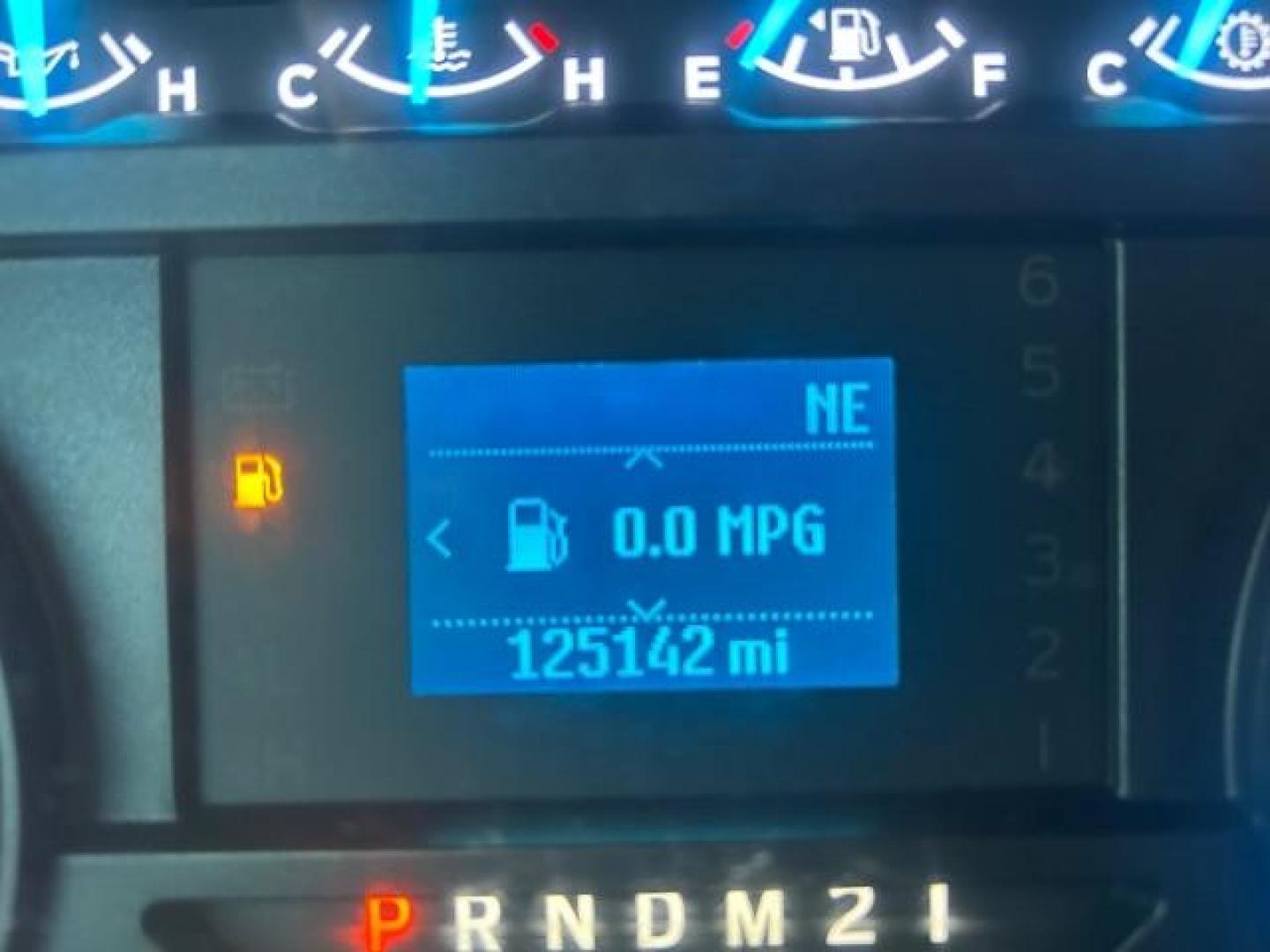 2017 Oxford White /Medium Earth Gray Ford F-250 XL (1FT7W2B6XHE) with an 6.2L V-8 variable valve control engine, Automatic transmission, located at 12182 Garland Rd, Dallas, TX, 75218, (214) 521-2040, 0.000000, 0.000000 - Photo#13