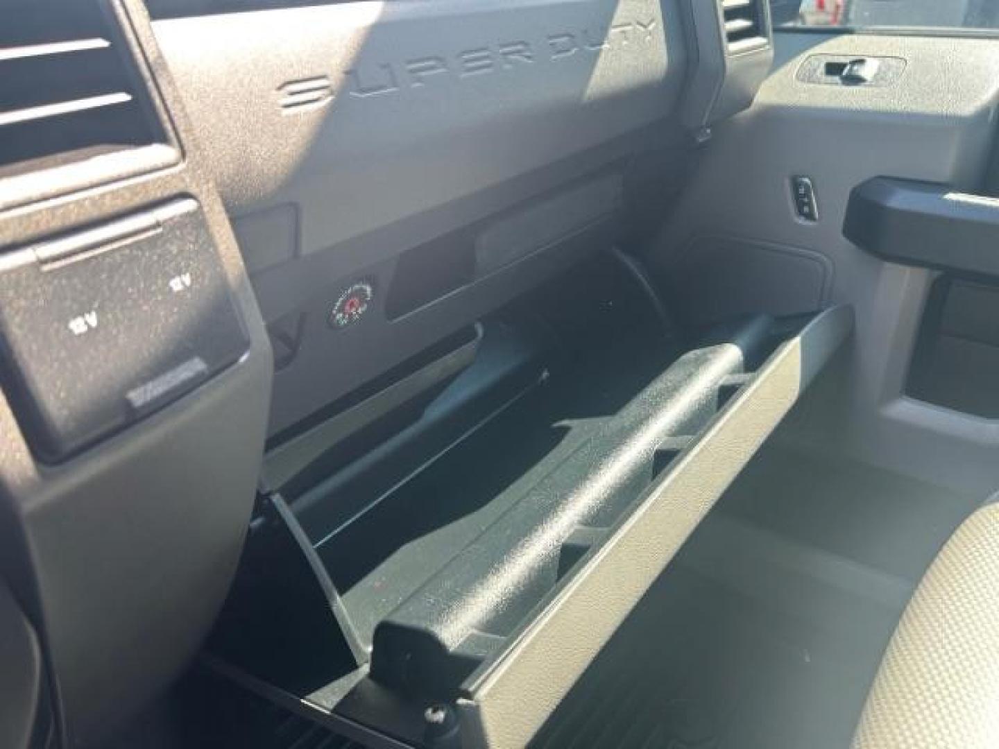 2017 Oxford White /Medium Earth Gray Ford F-250 XL (1FT7W2B6XHE) with an 6.2L V-8 variable valve control engine, Automatic transmission, located at 12182 Garland Rd, Dallas, TX, 75218, (214) 521-2040, 0.000000, 0.000000 - Photo#15