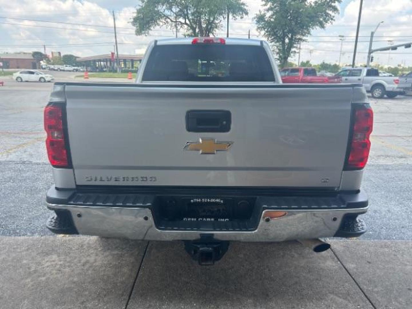 2017 Silver Ice Metallic Chevrolet Silverado 2500HD LT (1GC1KVEG8HF) with an Vortec 6L V-8 variable valve control engine, located at 12182 Garland Rd, Dallas, TX, 75218, (214) 521-2040, 0.000000, 0.000000 - Photo#5