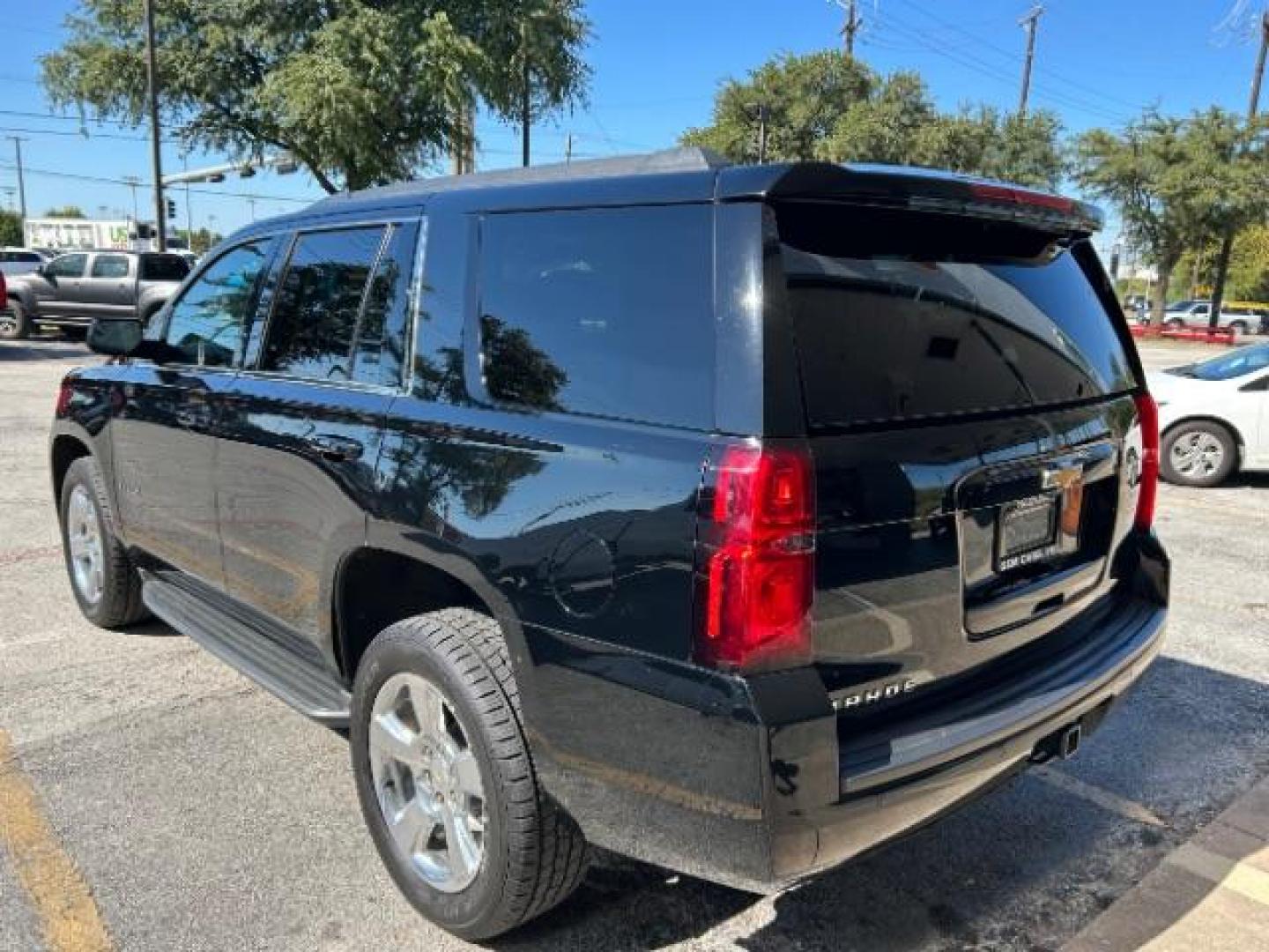 2018 Onyx Black GMC Yukon SLE (1GKS1AKC8JR) with an EcoTec3 5.3L V-8 gasoline direct injection engine, located at 12182 Garland Rd, Dallas, TX, 75218, (214) 521-2040, 0.000000, 0.000000 - Photo#24