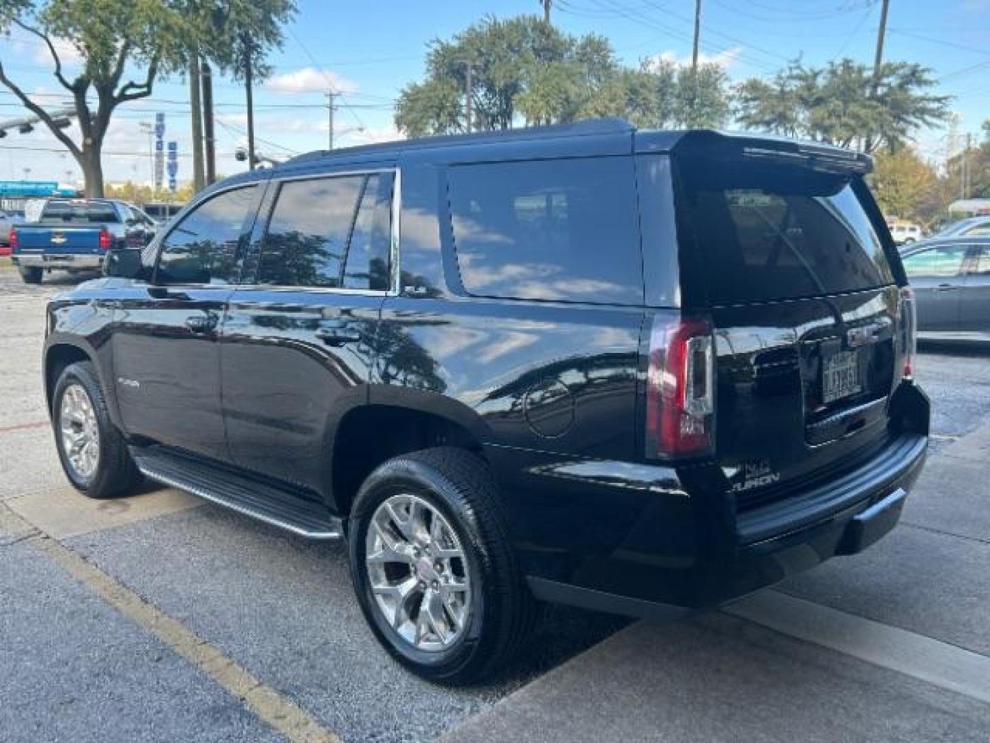 2018 Onyx Black GMC Yukon SLE (1GKS1AKC8JR) with an EcoTec3 5.3L V-8 gas engine, located at 12182 Garland Rd, Dallas, TX, 75218, (214) 521-2040, 0.000000, 0.000000 - Photo#4