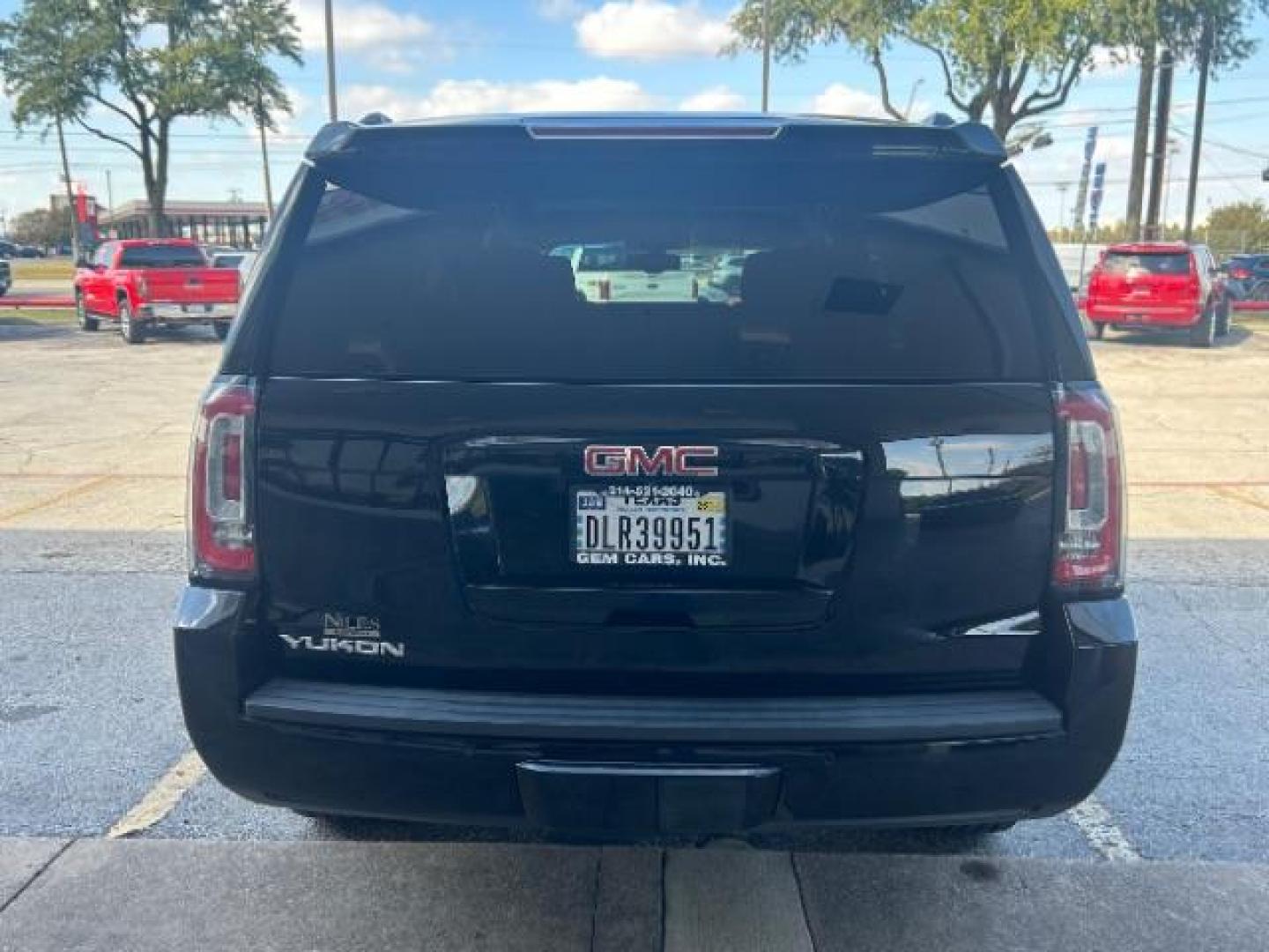 2018 Onyx Black GMC Yukon SLE (1GKS1AKC8JR) with an EcoTec3 5.3L V-8 gas engine, located at 12182 Garland Rd, Dallas, TX, 75218, (214) 521-2040, 0.000000, 0.000000 - Photo#5