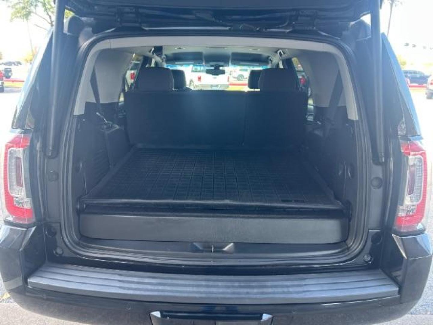 2018 Onyx Black GMC Yukon SLE (1GKS1AKC8JR) with an EcoTec3 5.3L V-8 gas engine, located at 12182 Garland Rd, Dallas, TX, 75218, (214) 521-2040, 0.000000, 0.000000 - Photo#6