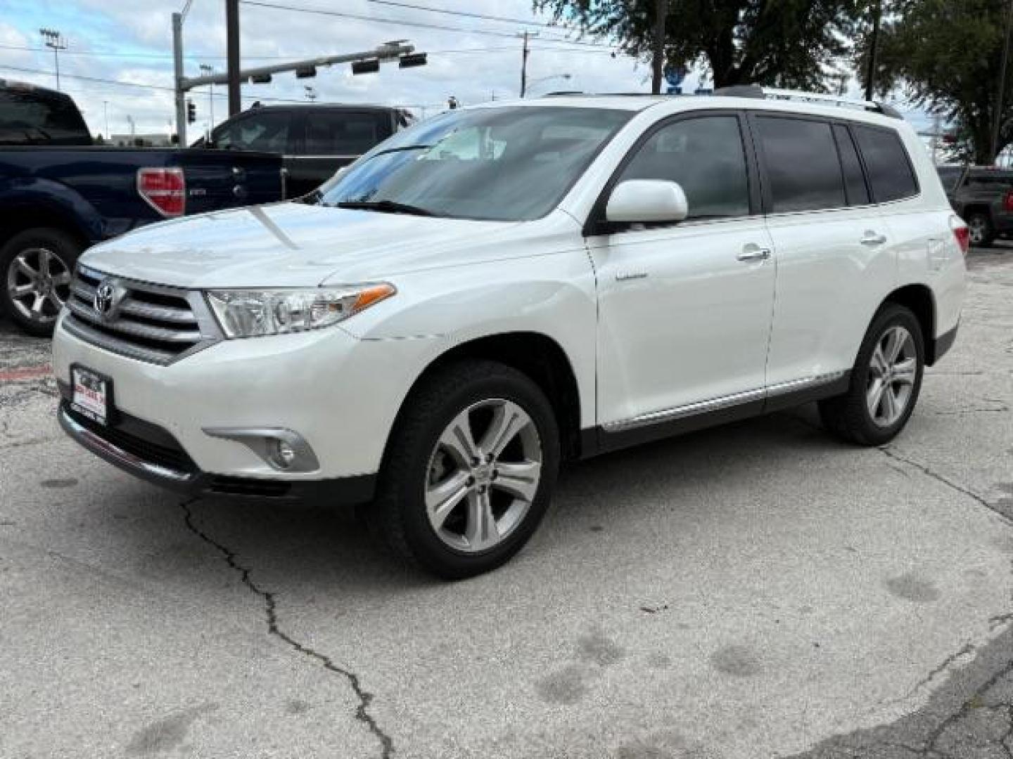 2013 Blizzard Pearl Toyota Highlander Limited V6 (5TDYK3EH1DS) with an 3.5L V-6 DOHC engine, located at 12182 Garland Rd, Dallas, TX, 75218, (214) 521-2040, 0.000000, 0.000000 - Photo#2